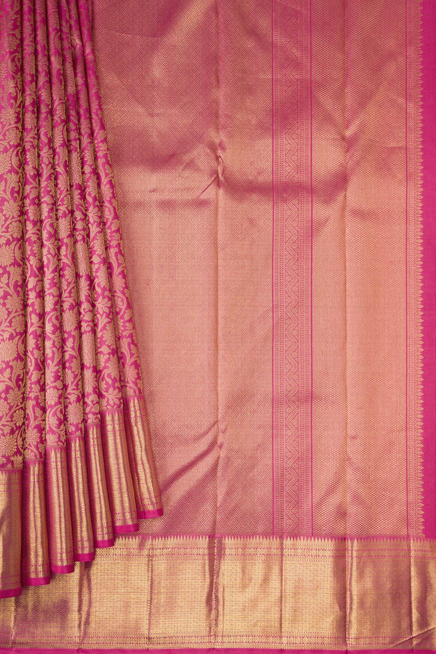 Pleats and pallu of Mauve Dual Tone Kanjivaram Silk Saree with Zari Brocade on the body and Zari Border. 