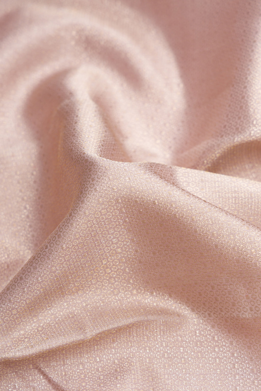 Close up of Pure Silk Pure Zari Lilac Dual Tone Kanchipuram Saree with Zari Brocade on the body and Zari Border.  displaying folds