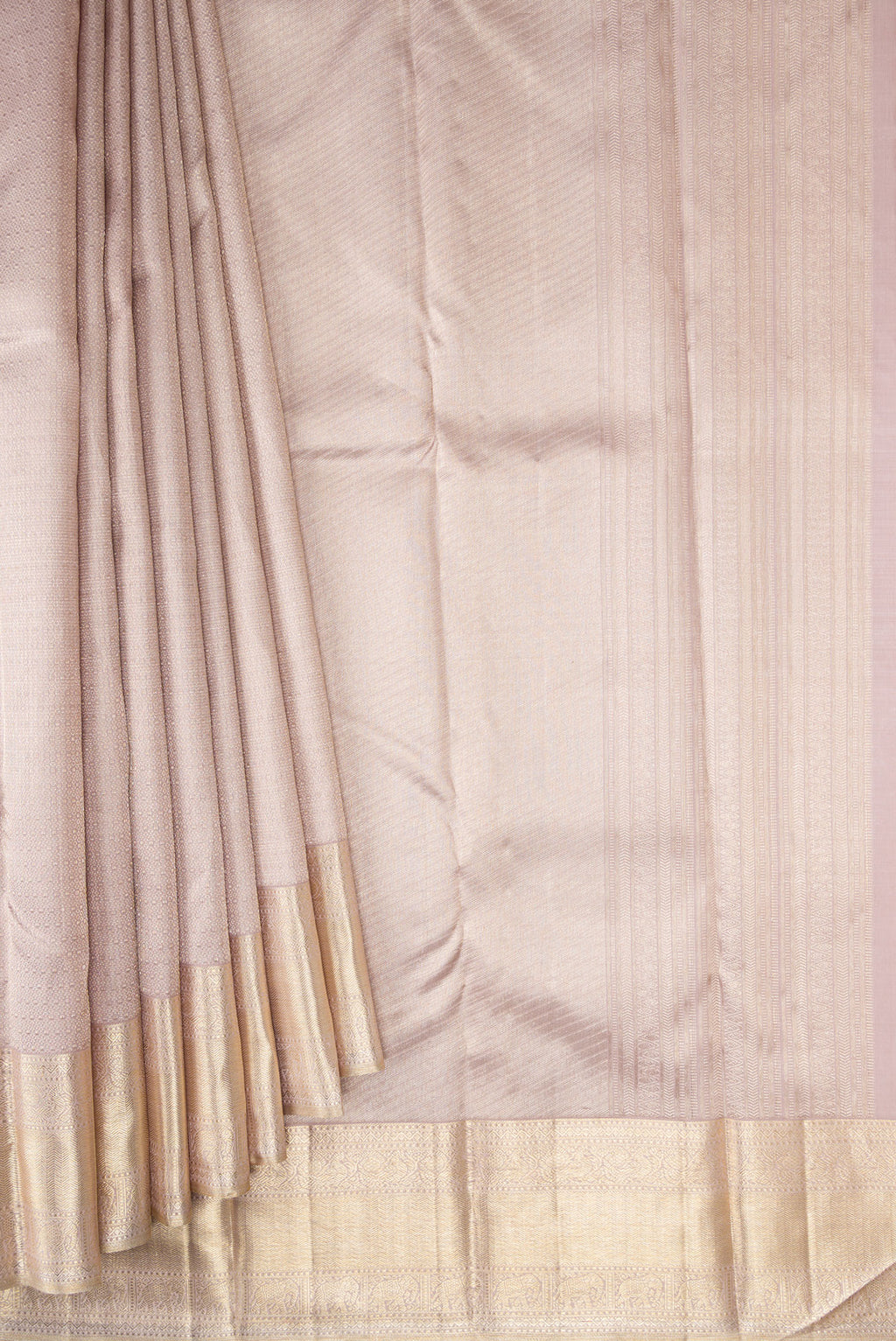 Pleats and pallu of Pure Silk Pure Zari Lilac Dual Tone Kanchipuram Saree with Zari Brocade on the body and Zari Border. 