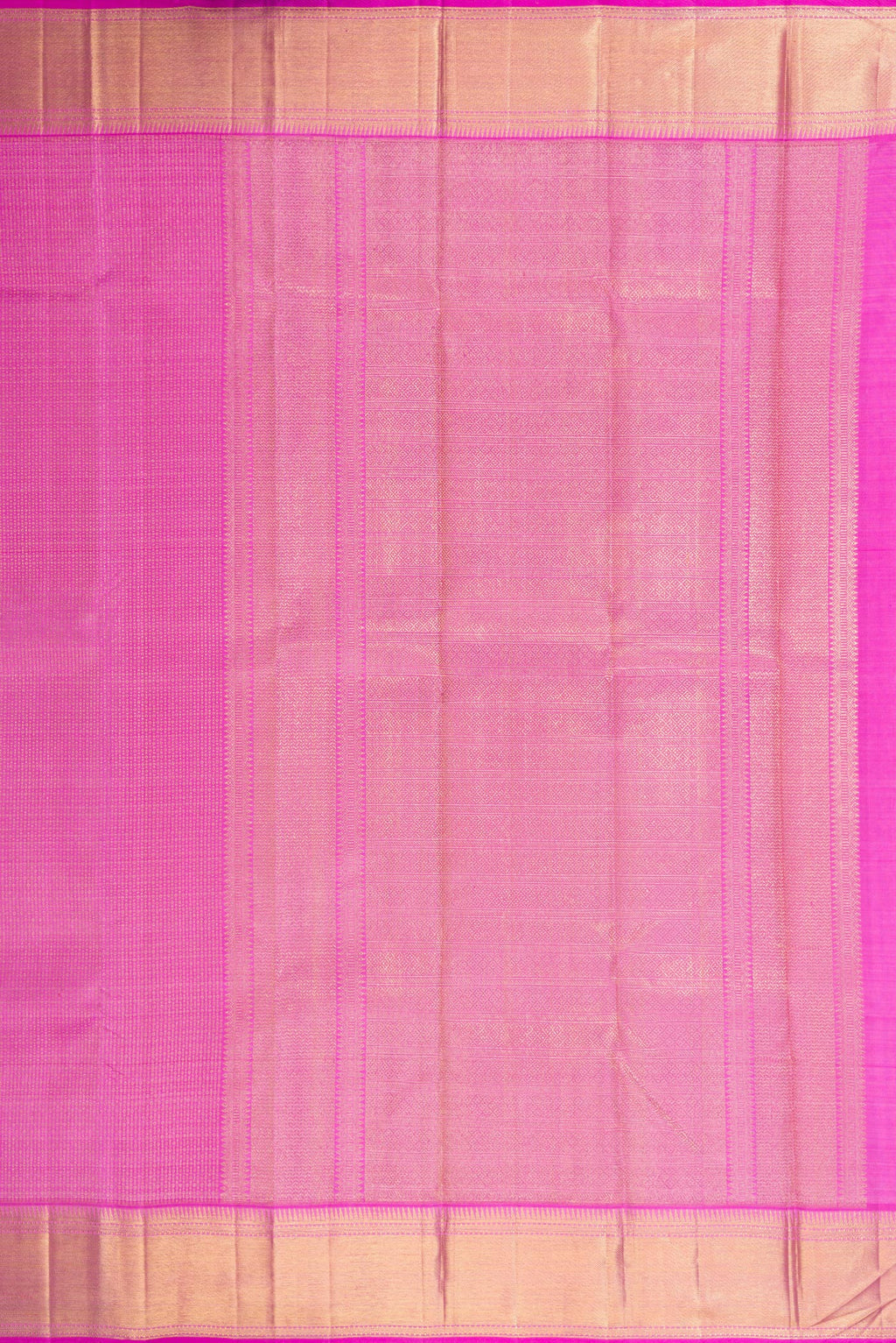 Close up image of the pallu of Lavender Dual Tone Kanchipuram Silk Saree with Zari Brocade on the body and Zari Border. 