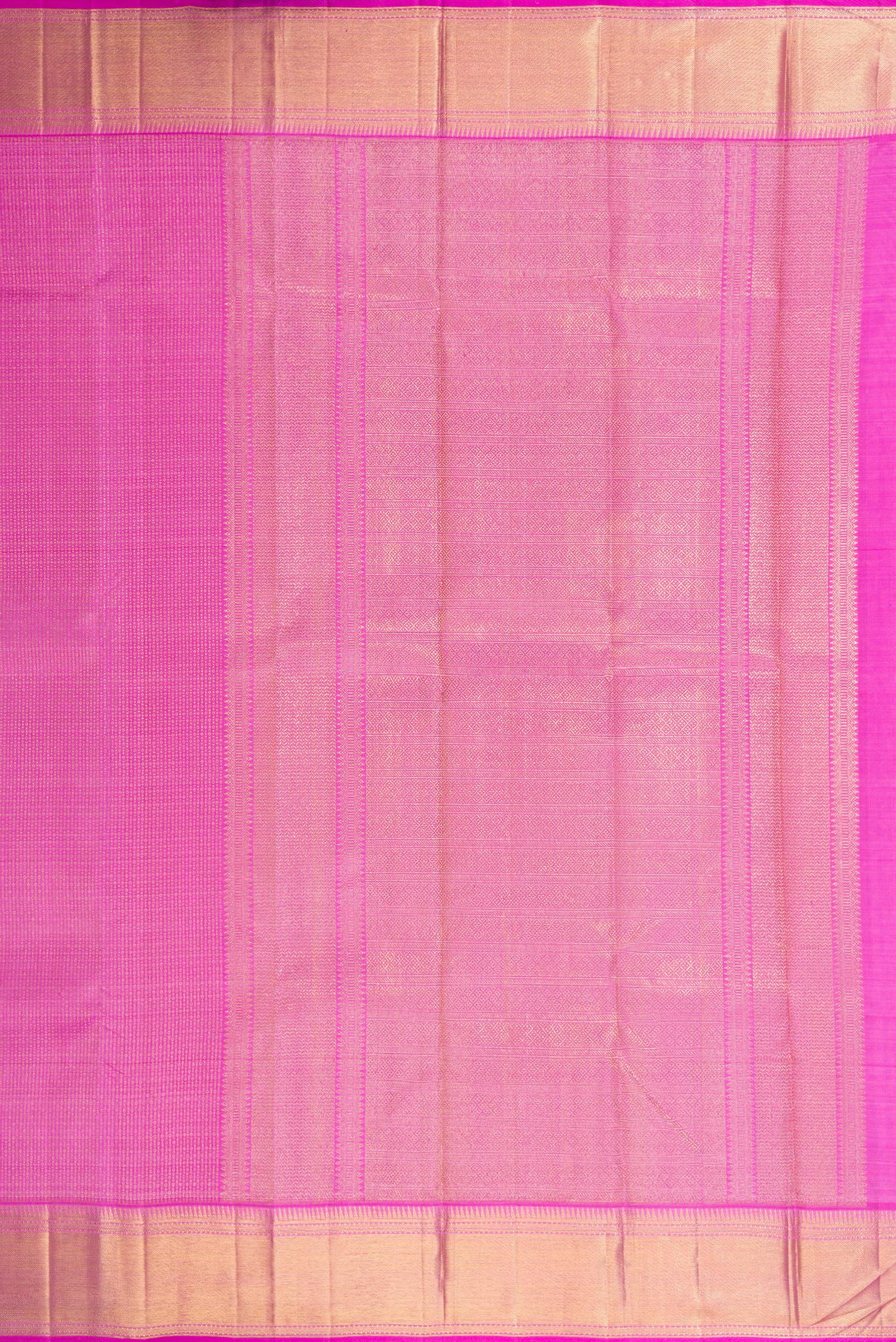 Close up image of the pallu of Lavender Dual Tone Kanchipuram Silk Saree with Zari Brocade on the body and Zari Border. 