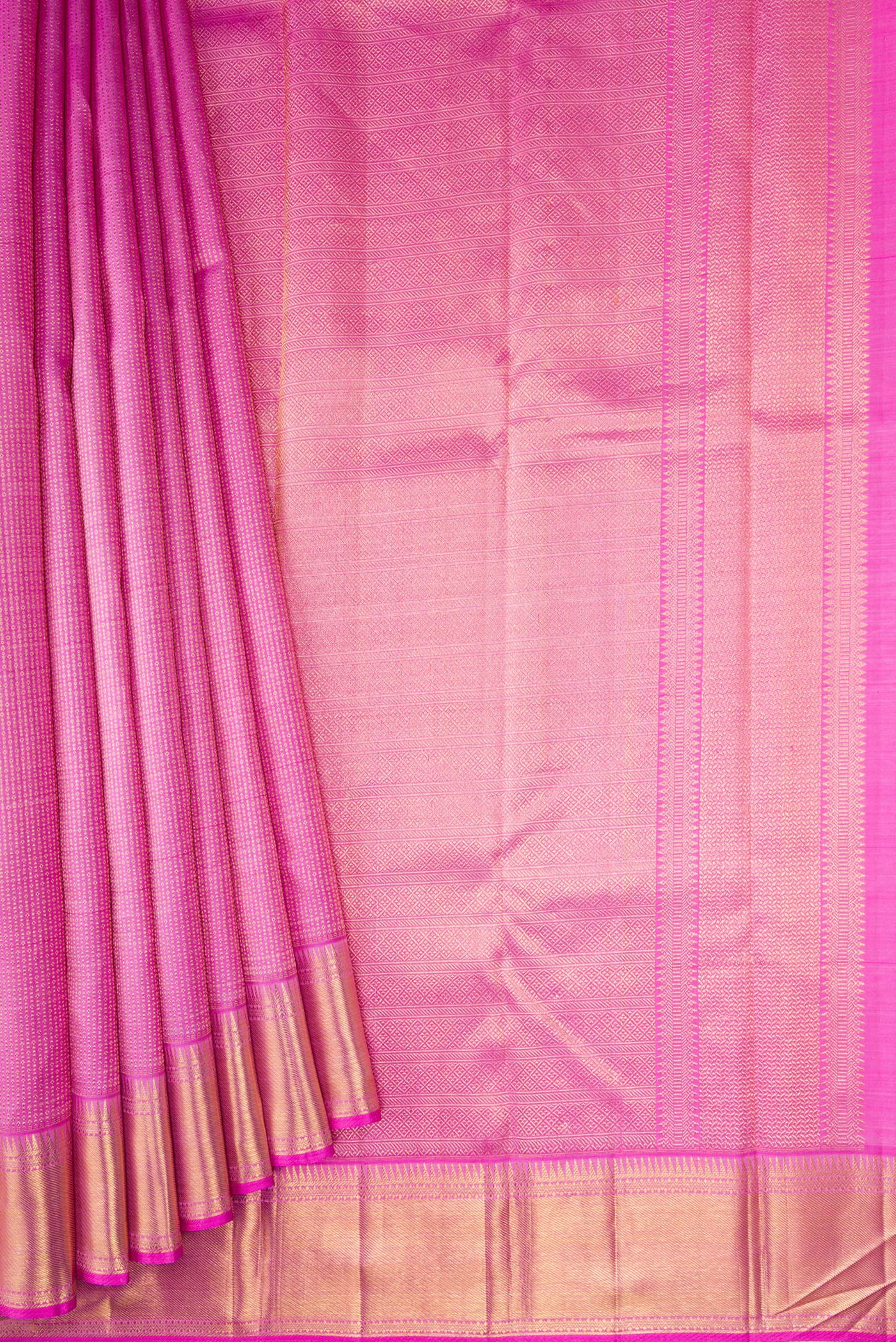 Pleats and pallu of Lavender Dual Tone Kanchipuram Silk Saree with Zari Brocade on the body and Zari Border. 
