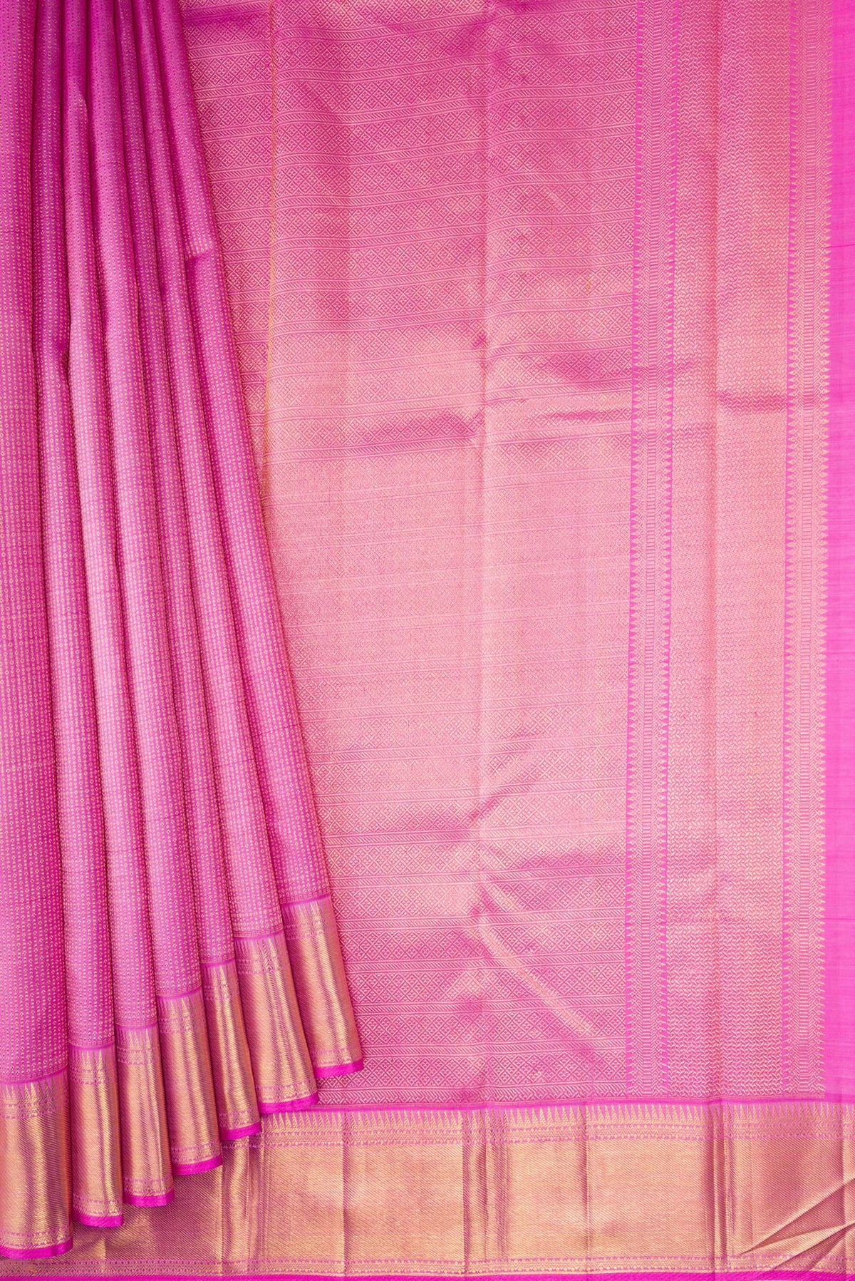 Pleats and pallu of Lavender Dual Tone Kanchipuram Silk Saree with Zari Brocade on the body and Zari Border. 