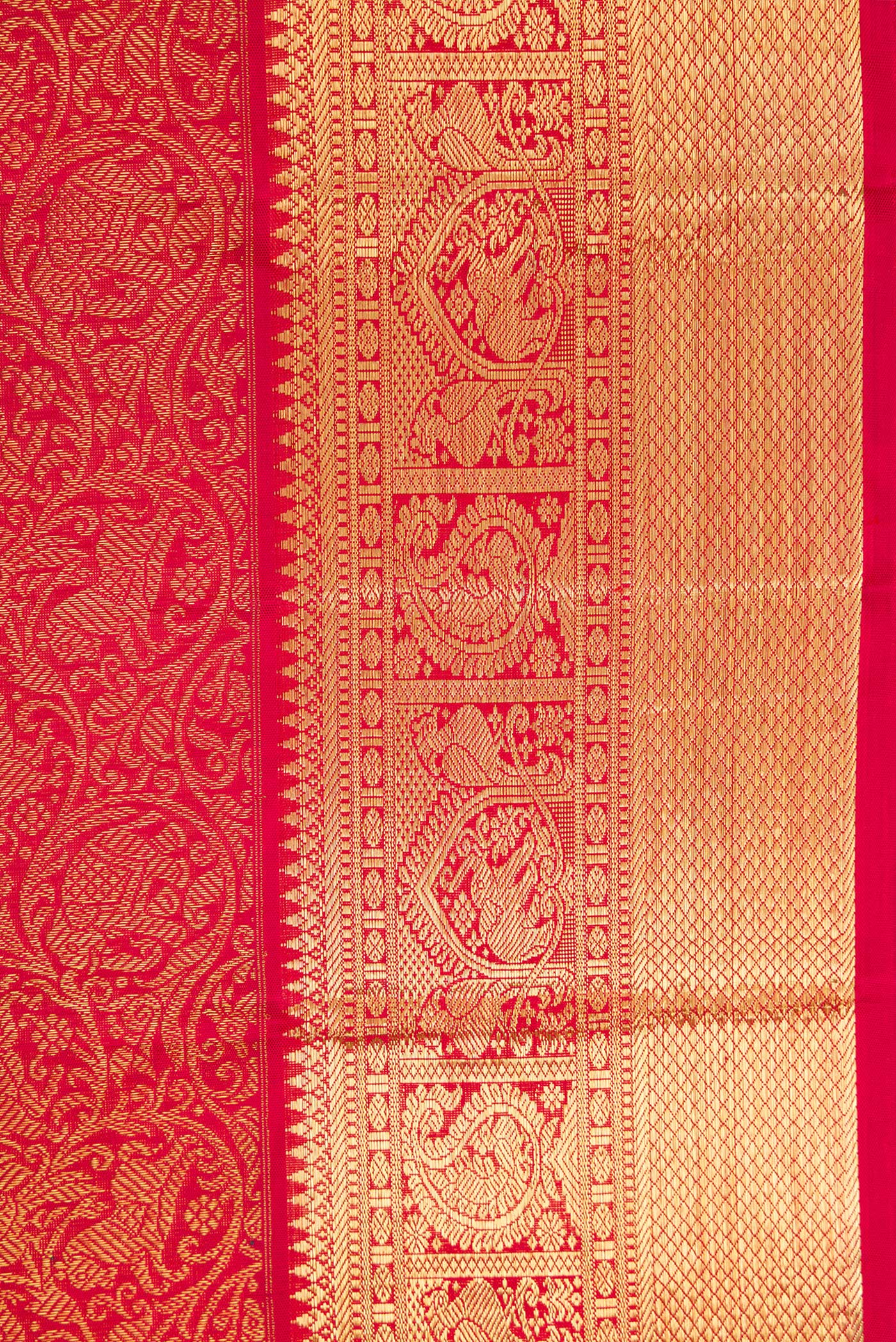 Border image of Pure Silk Pure Zari Dark Pink Dual Tone Kanjivaram Saree with Zari Brocade on the body and Zari Border. 