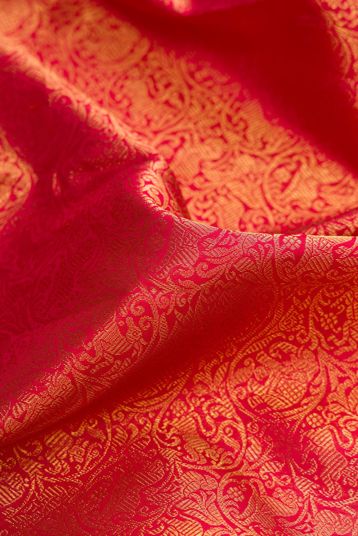 Close up of Pure Silk Pure Zari Dark Pink Dual Tone Kanjivaram Saree with Zari Brocade on the body and Zari Border.  displaying folds