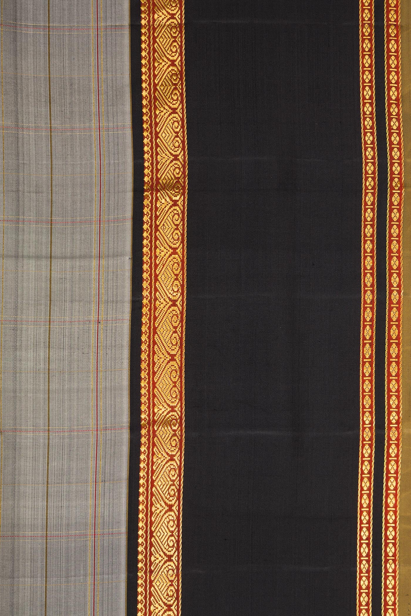 Border image of Pure Silk Pure Zari Grey Dual Tone Kanchipuram Saree with Checked design on the body and Zari Border. 