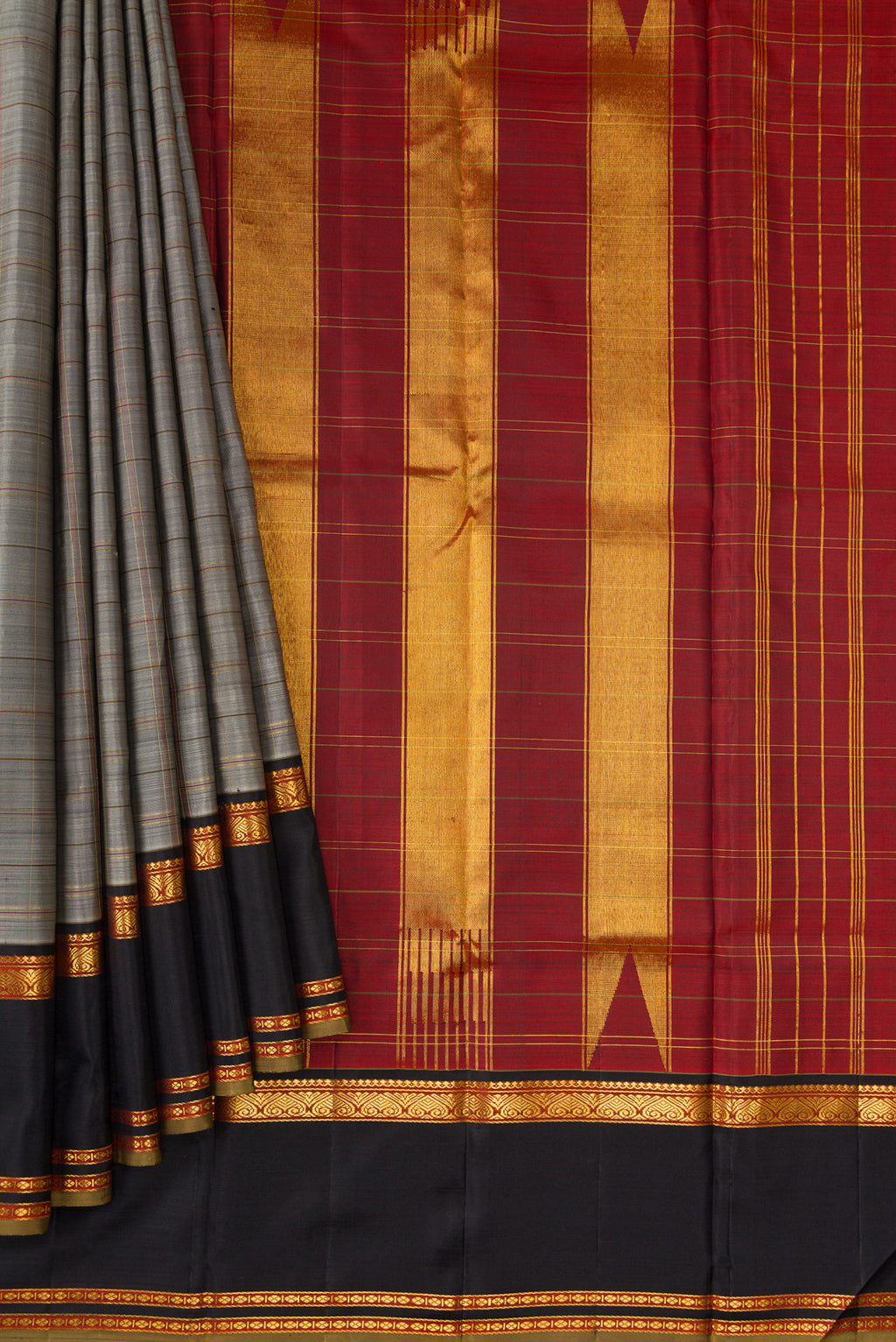 Pleats and pallu of Pure Silk Pure Zari Grey Dual Tone Kanchipuram Saree with Checked design on the body and Zari Border. 