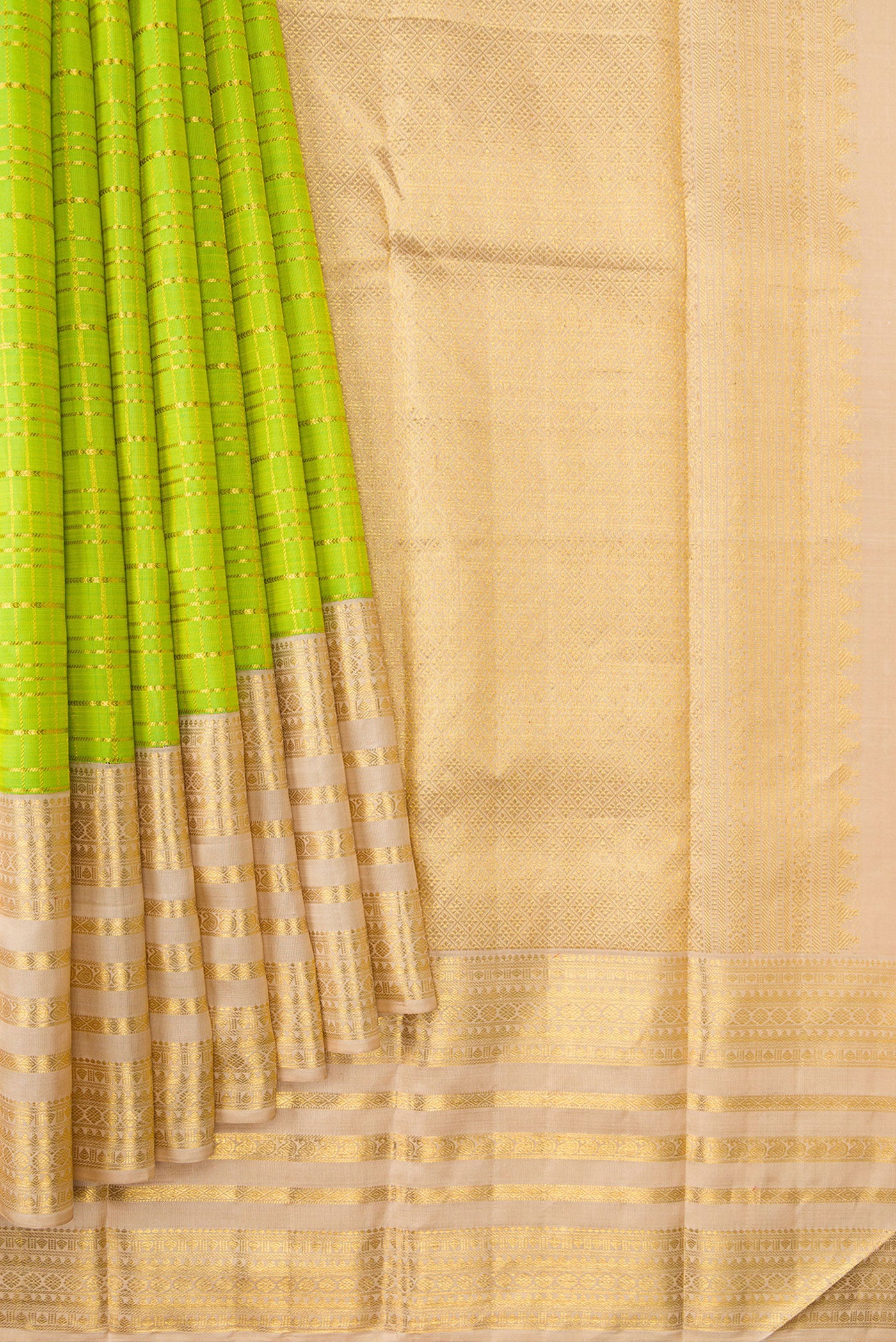 Pleats and pallu of Parrot Green Dual Tone Kanchipuram Silk Saree with Checked design on the body and Zari Border. 