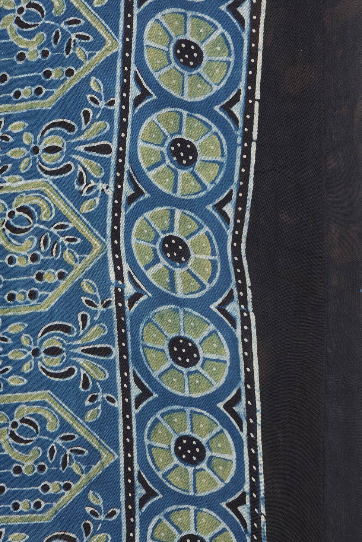 Border image of Blue Dual Tone Blended Satin Crepe Saree with Printed design on the body and Printed Border. 
