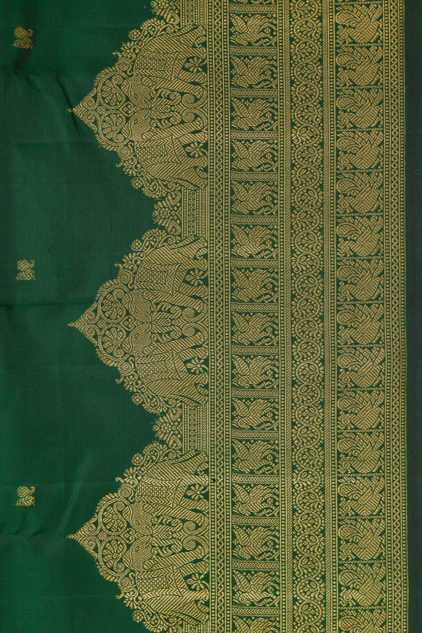 Border image of Pure Silk Pure Zari Green Dual Tone Kanjivaram Saree with Zari Butta on the body and Zari Border. 
