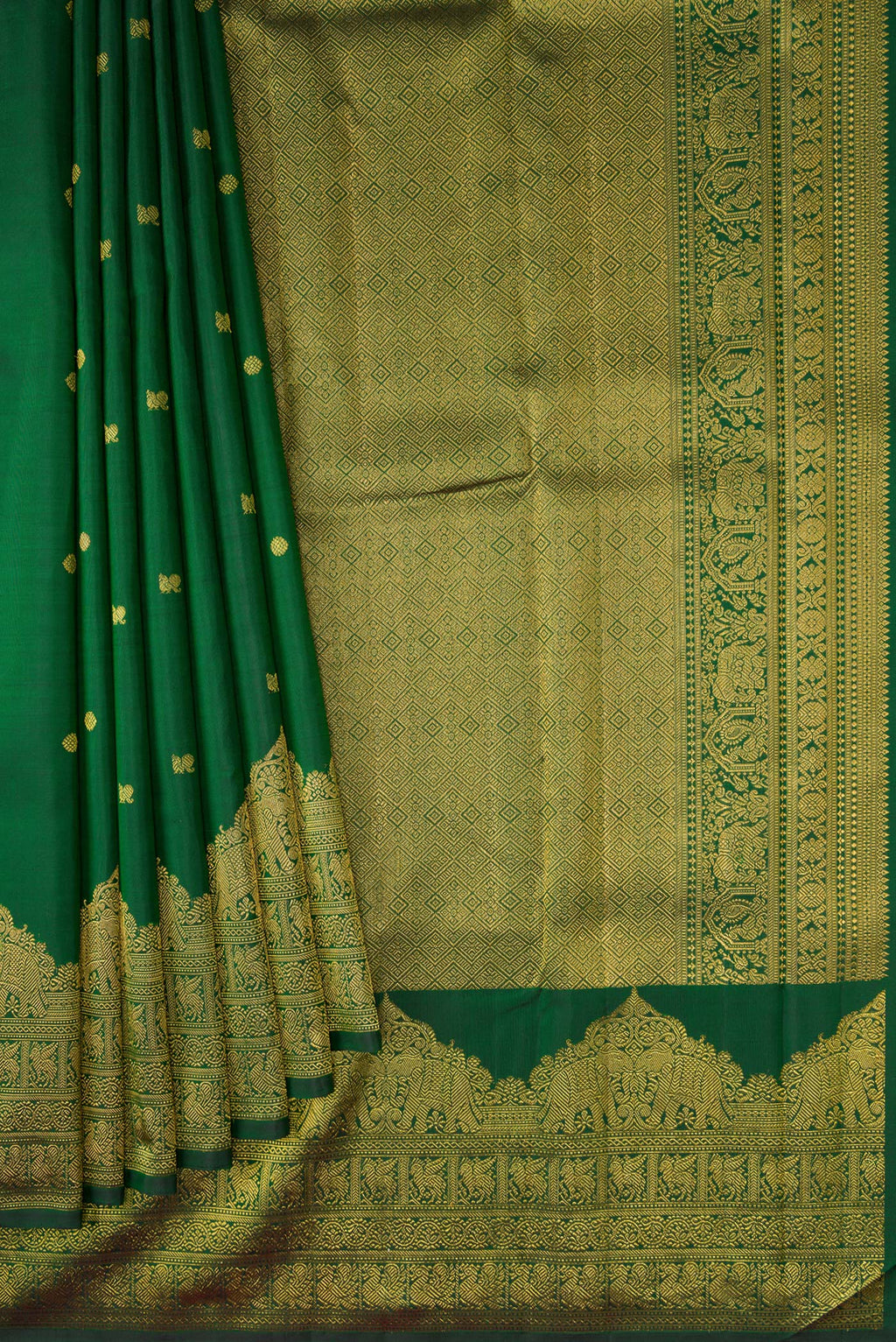 Pleats and pallu of Pure Silk Pure Zari Green Dual Tone Kanjivaram Saree with Zari Butta on the body and Zari Border. 