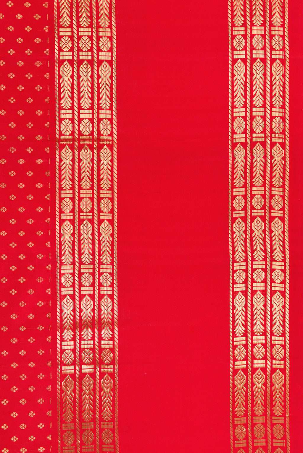 Border image of Pure Silk Pure Zari Red Dual Tone Kanjivaram Saree with Zari Butta on the body and Zari Border. 