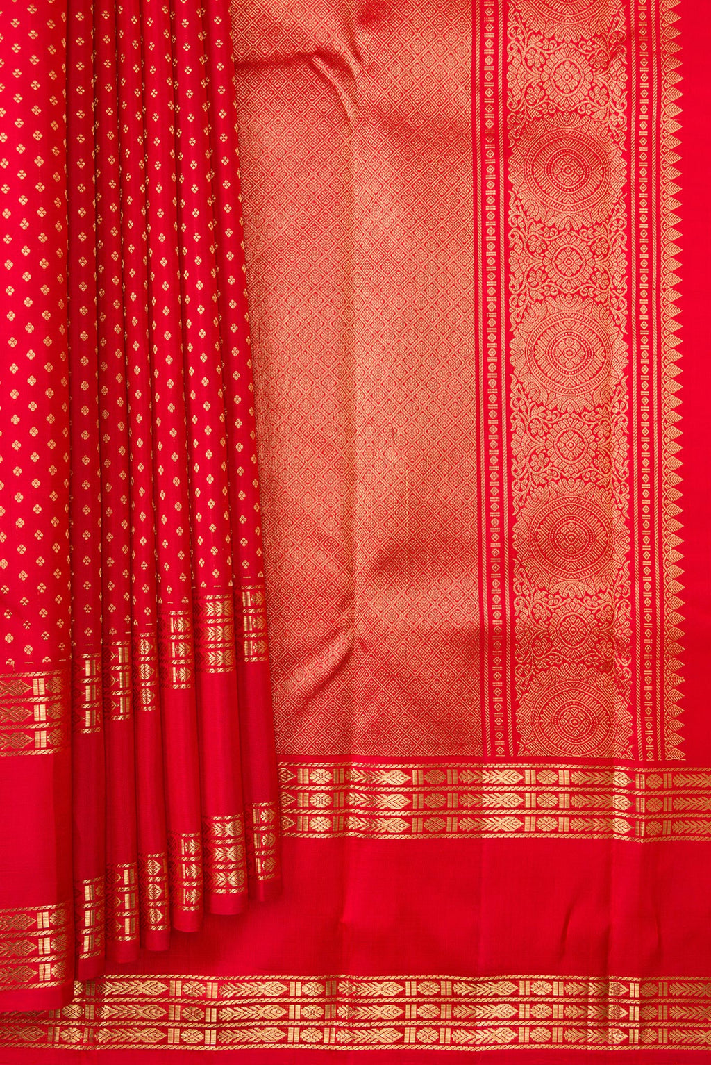 Pleats and pallu of Pure Silk Pure Zari Red Dual Tone Kanjivaram Saree with Zari Butta on the body and Zari Border. 