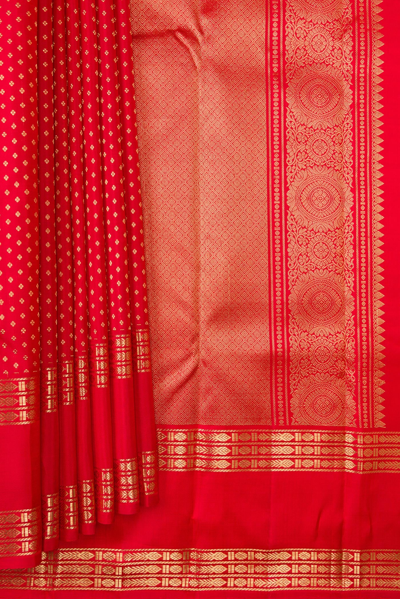 Pleats and pallu of Pure Silk Pure Zari Red Dual Tone Kanjivaram Saree with Zari Butta on the body and Zari Border. 