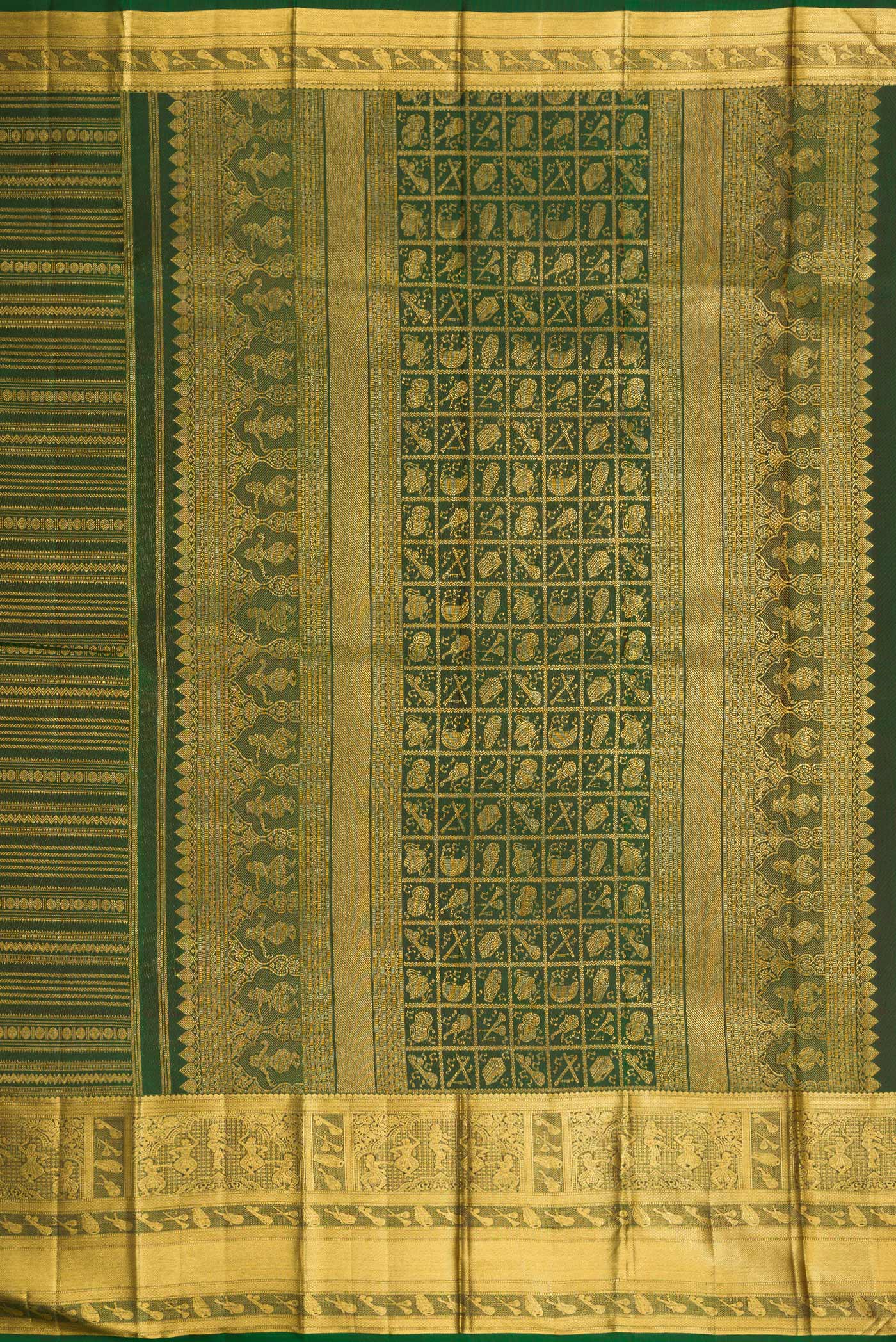 Close up image of the pallu of Bottle Green Kanchipuram Silk Saree with Zari Brocade on the body and Zari Border. 