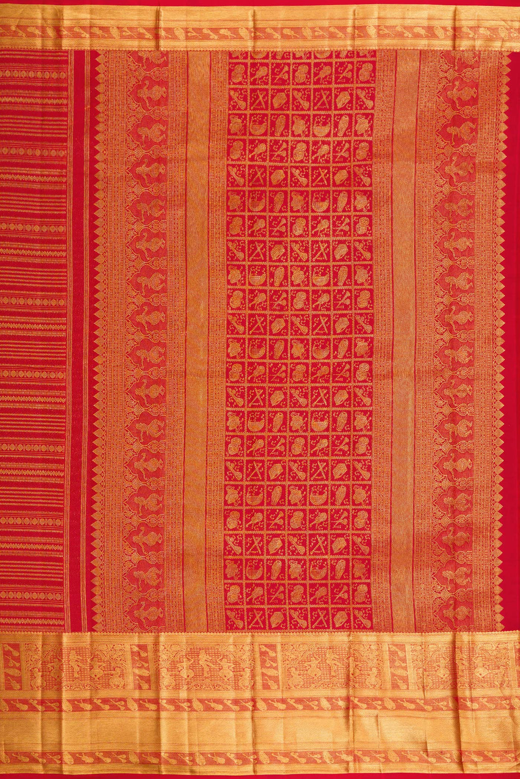 Close up image of the pallu of Red Dual Tone Kanchipuram Silk Saree with Zari Brocade on the body and Fancy Border. 