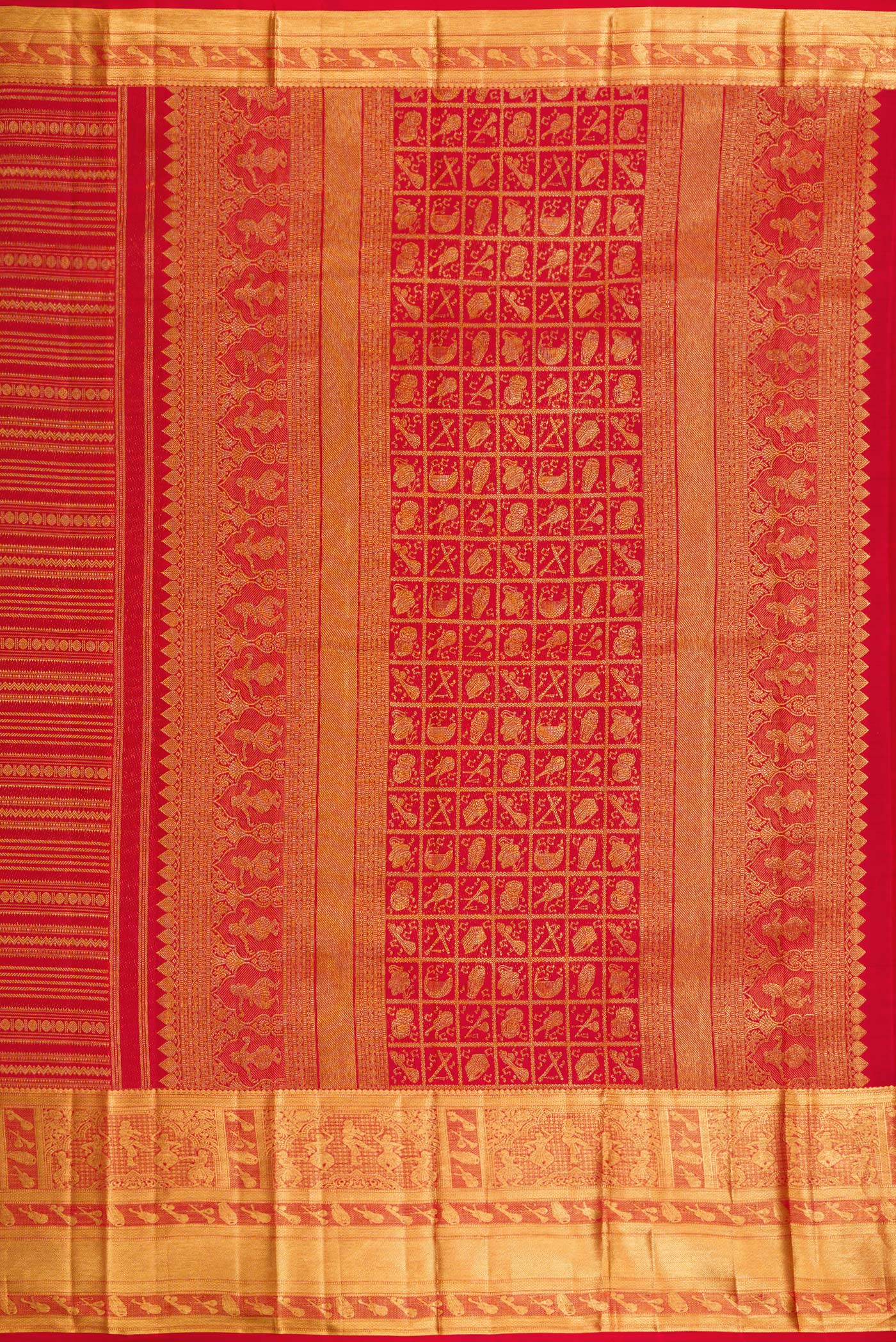 Close up image of the pallu of Red Dual Tone Kanchipuram Silk Saree with Zari Brocade on the body and Fancy Border. 