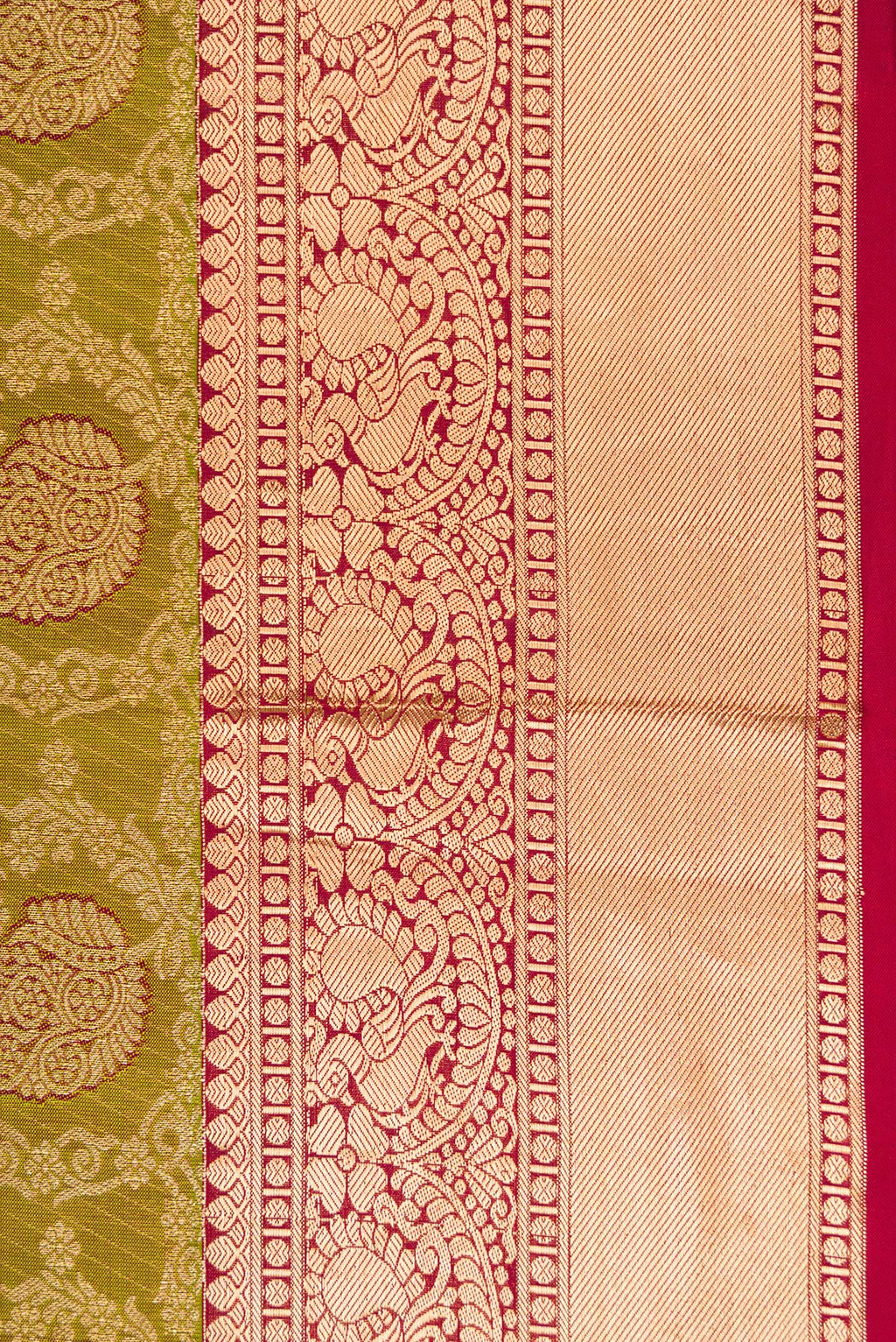 Border image of Mehandi Green Dual Tone Kanchipuram Silk Saree with Zari Brocade on the body and Zari Border. 