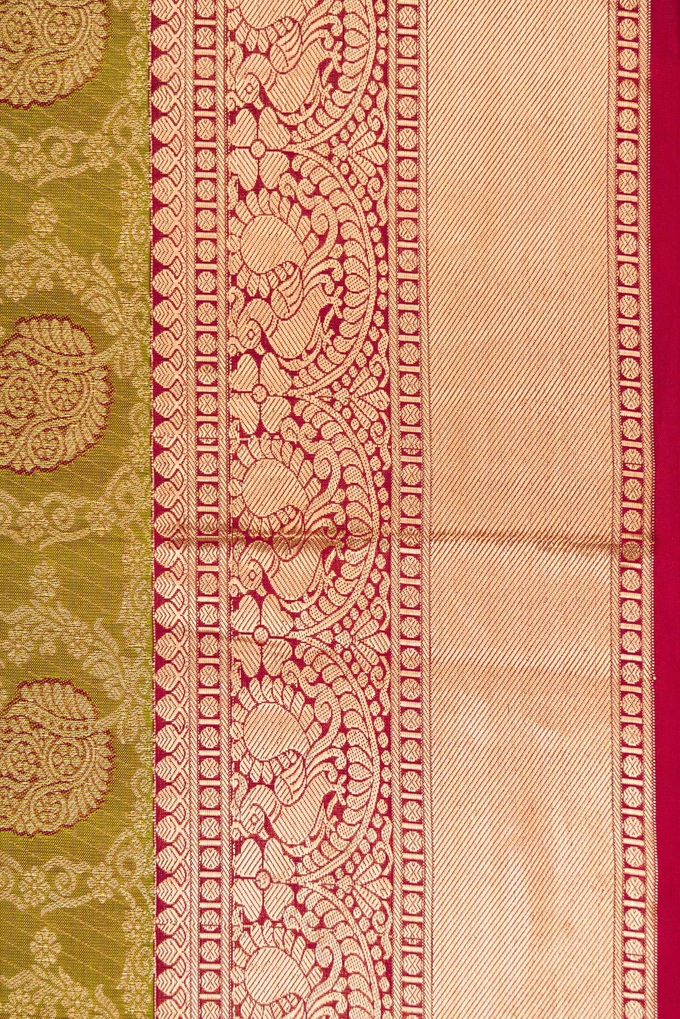 Border image of Mehandi Green Dual Tone Kanchipuram Silk Saree with Zari Brocade on the body and Zari Border. 
