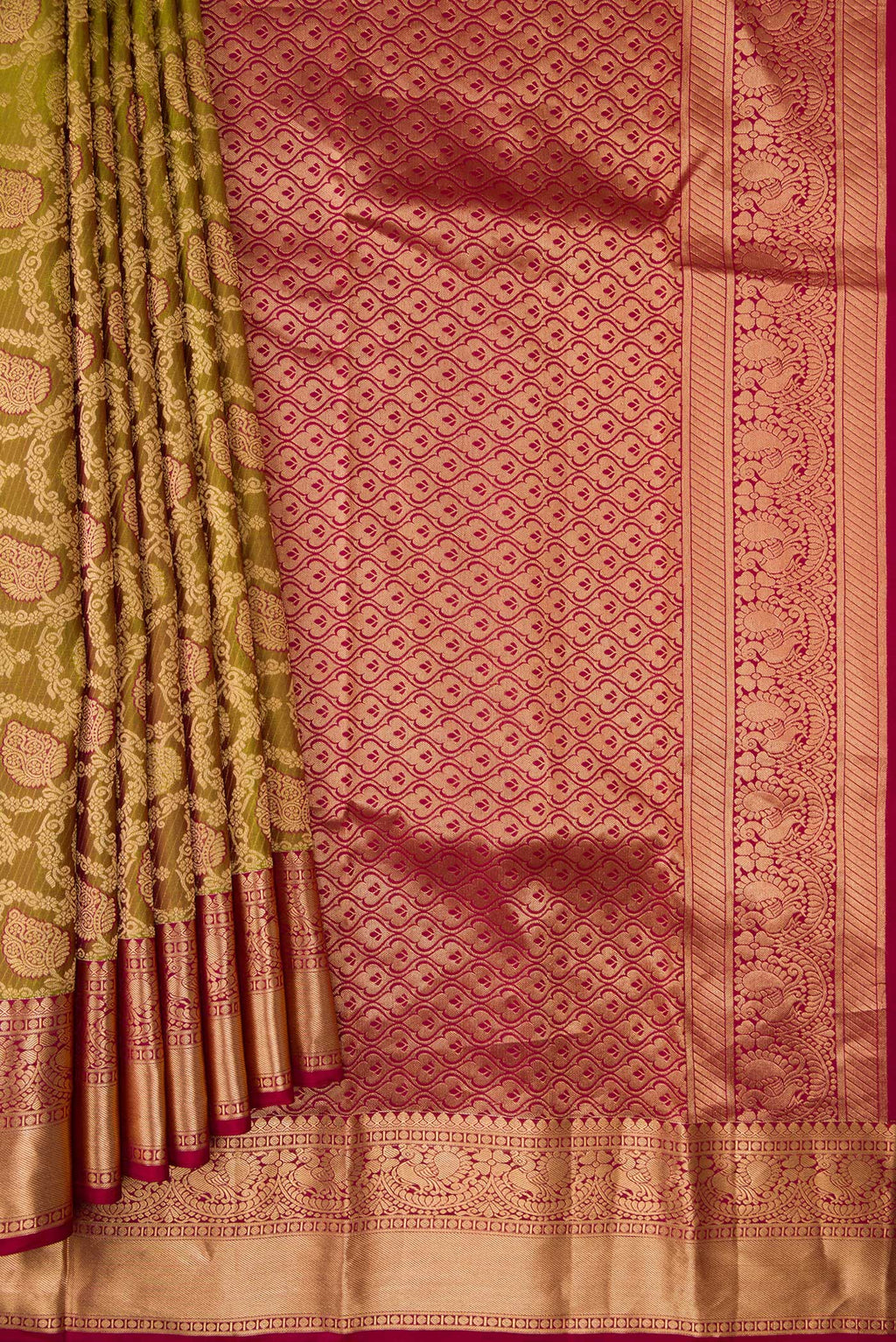 Pleats and pallu of Mehandi Green Dual Tone Kanchipuram Silk Saree with Zari Brocade on the body and Zari Border. 