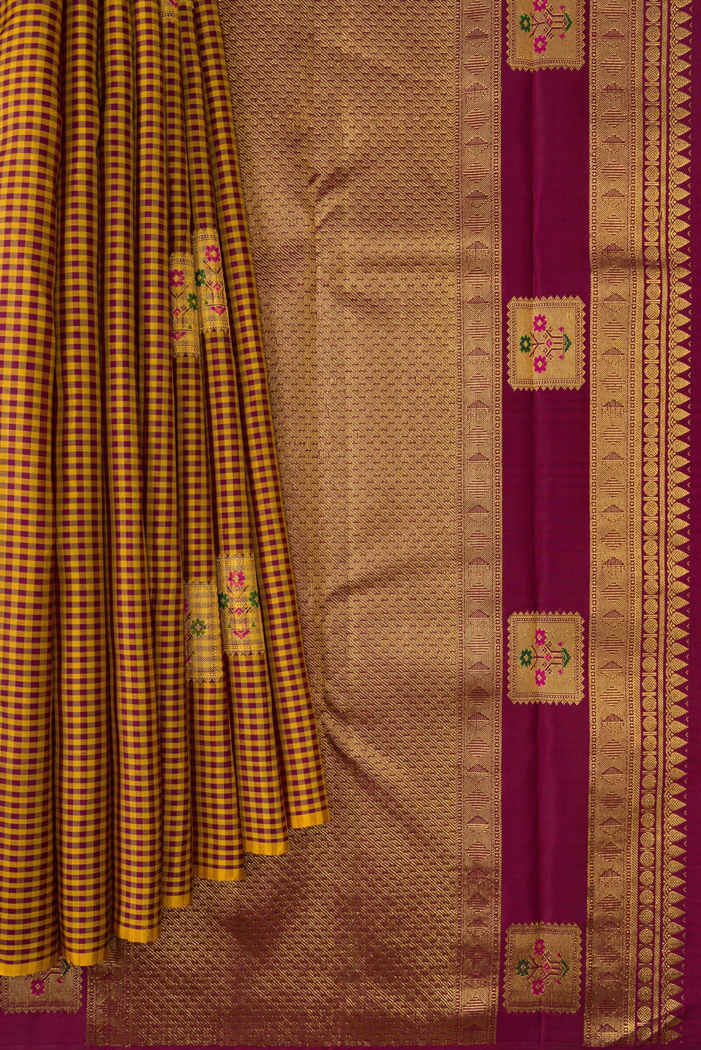 Pleats and pallu of Mustard Dual Tone Kanjivaram Silk Saree with Checked design on the body and Without Border. 