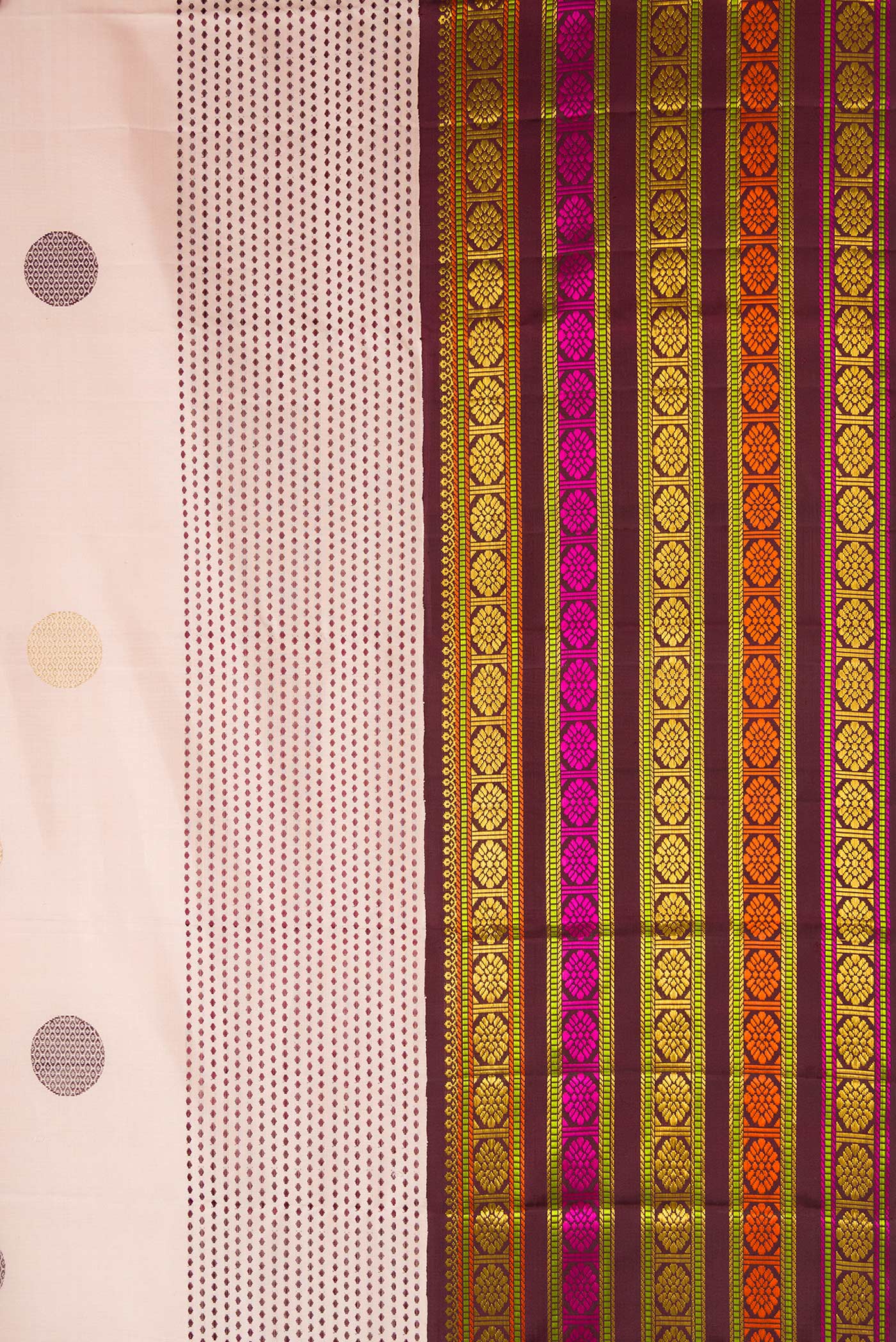 Border image of Pure Silk Pure Zari Dark Beige Dual Tone Kanchipuram Saree with Zari And Thread Butta on the body and Zari And Thread Border. 