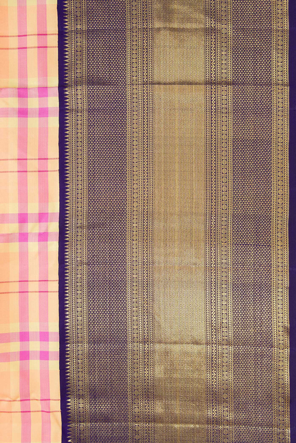 Border image of Pure Silk Pure Zari Peach Dual Tone Kanchipuram Saree with Checked design on the body and Zari Border. 