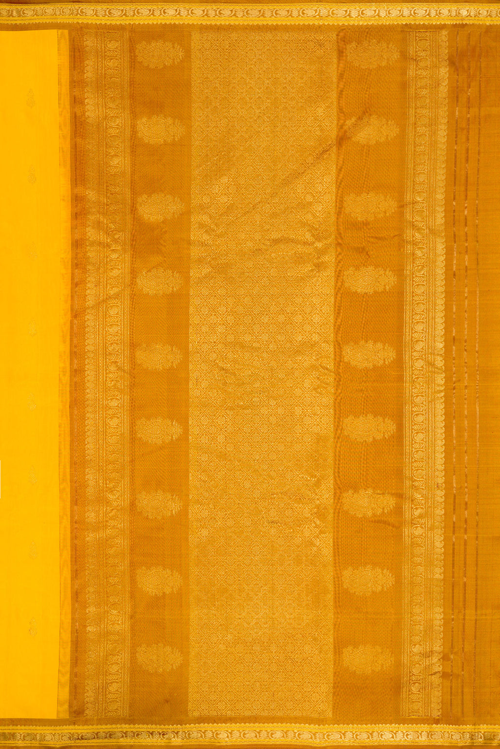Close up image of the pallu of Yellow Dual Tone Gadwal Silk Saree with Zari Butta on the body and Zari Border. 