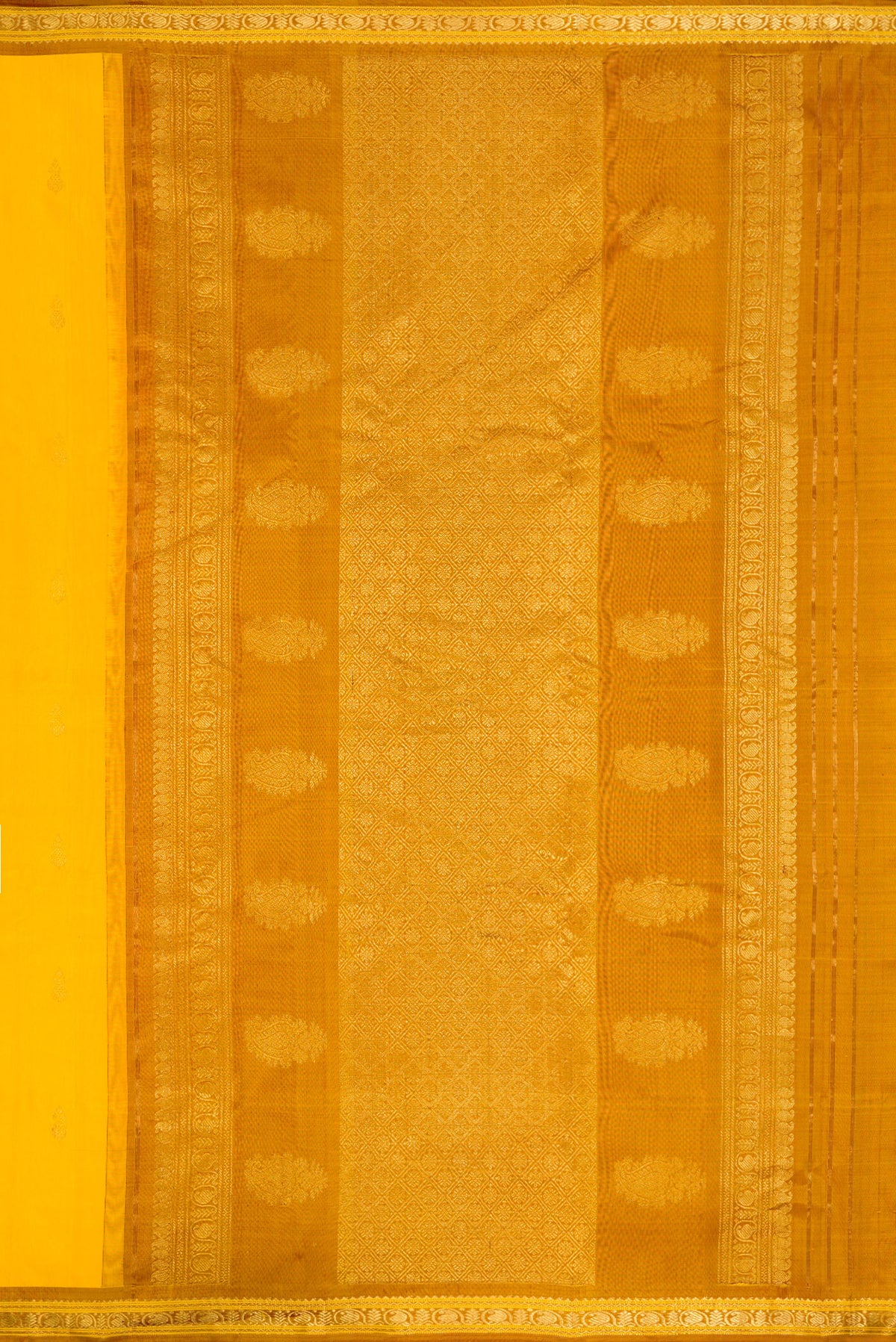 Close up image of the pallu of Yellow Dual Tone Gadwal Silk Saree with Zari Butta on the body and Zari Border. 