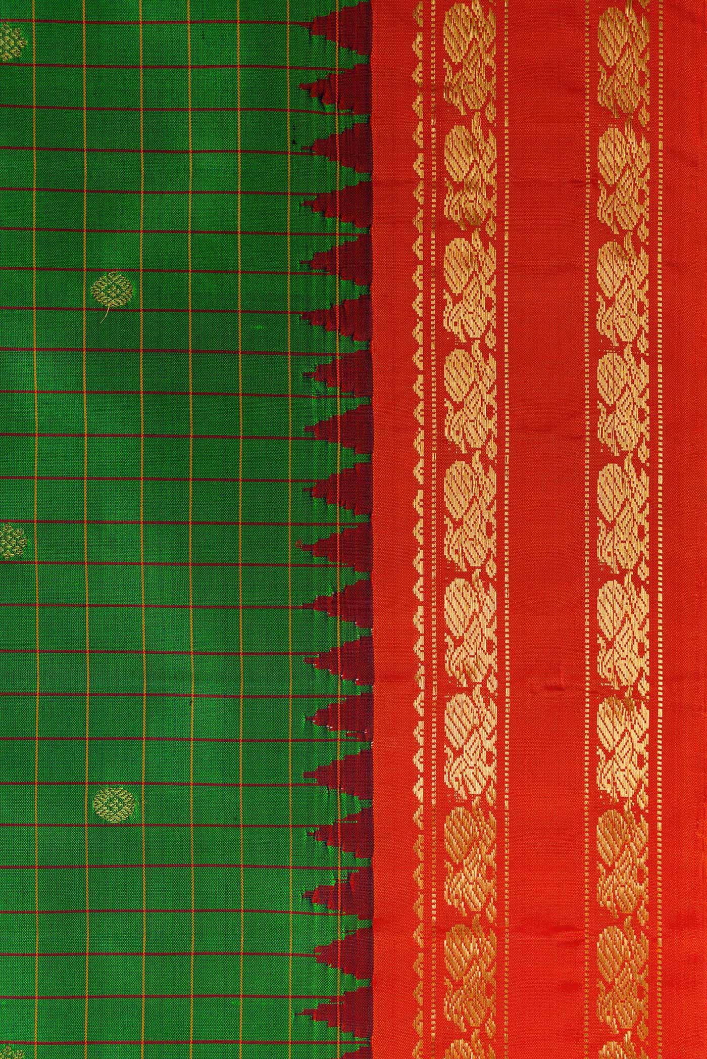 Border image of Bottle Green Dual Tone Gadwal Silk Saree with Checked design on the body and Zari Border. 