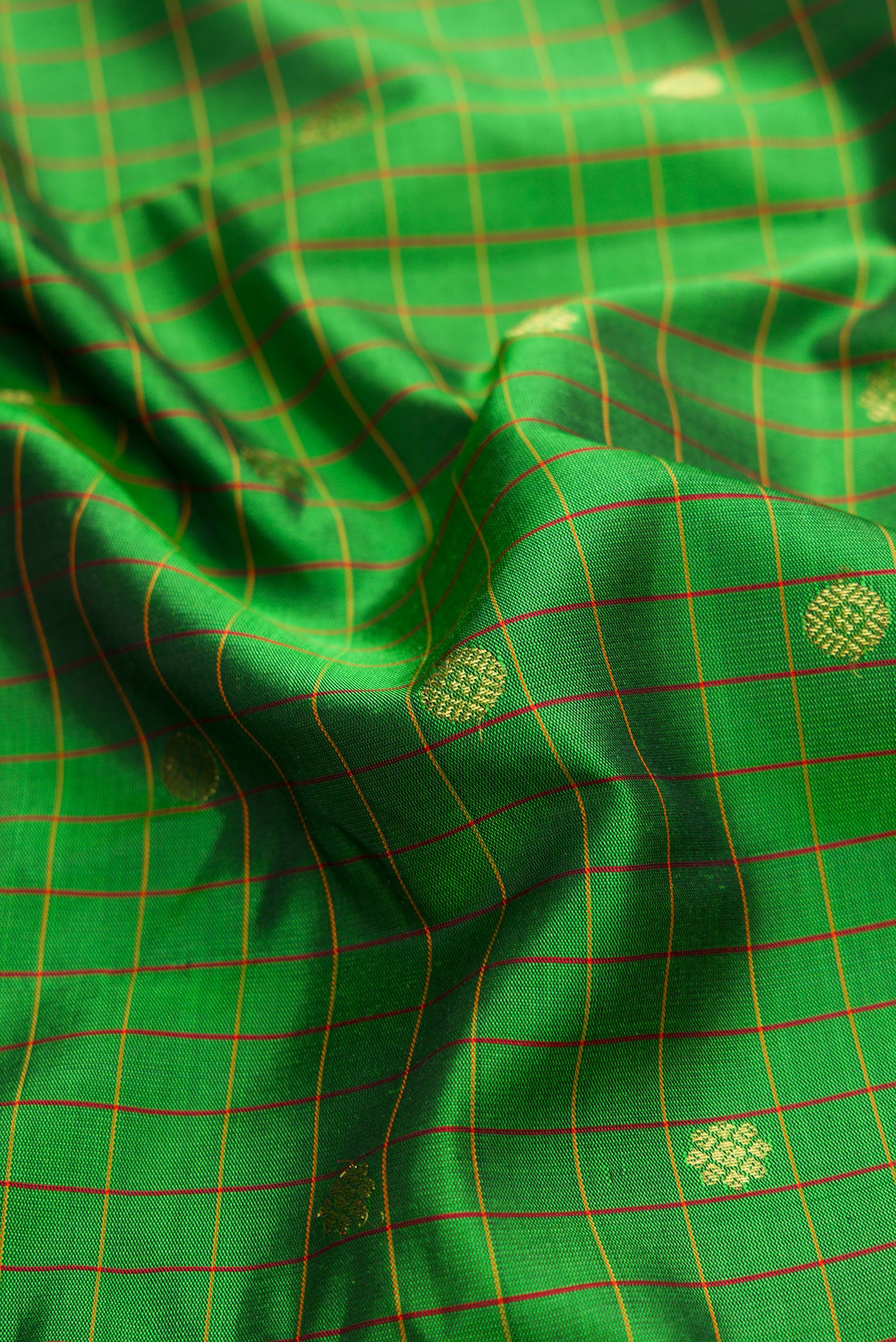 Close up of Bottle Green Dual Tone Gadwal Silk Saree with Checked design on the body and Zari Border.  displaying folds