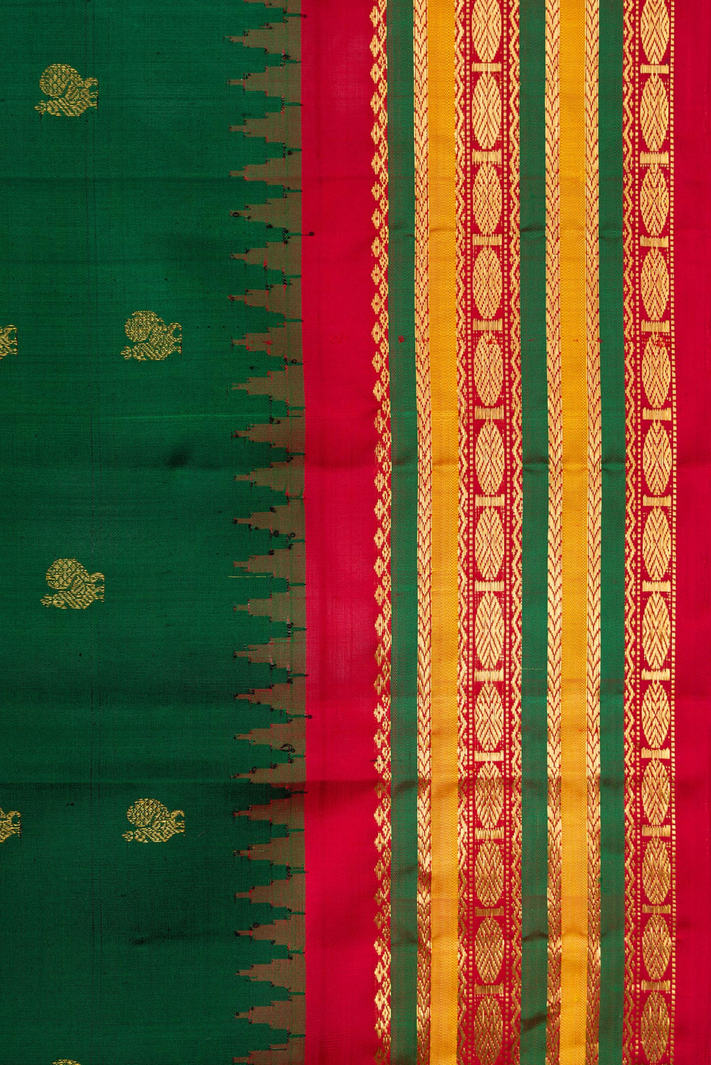 Border image of Bottle Green Dual Tone Gadwal Silk Saree with Zari Butta on the body and Zari Border. 