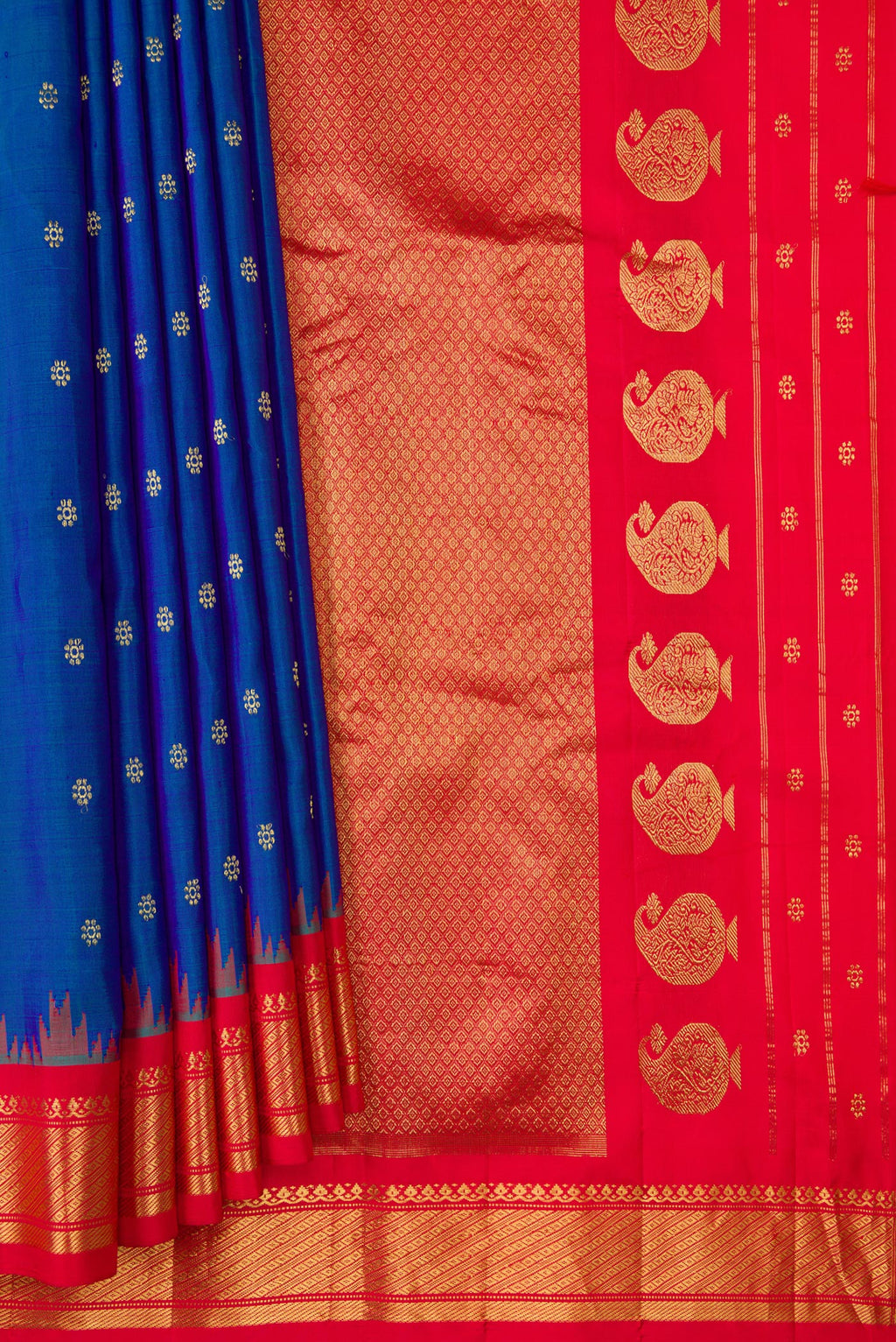 Pleats and pallu of Peacock Blue Dual Tone Gadwal Silk Saree with Zari Butta on the body and Zari Border. 