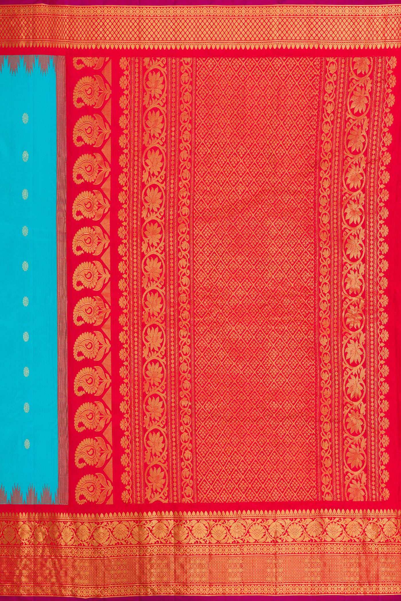 Close up image of the pallu of Sky Blue Dual Tone Gadwal Silk Saree with Zari Butta on the body and Temple Border. 