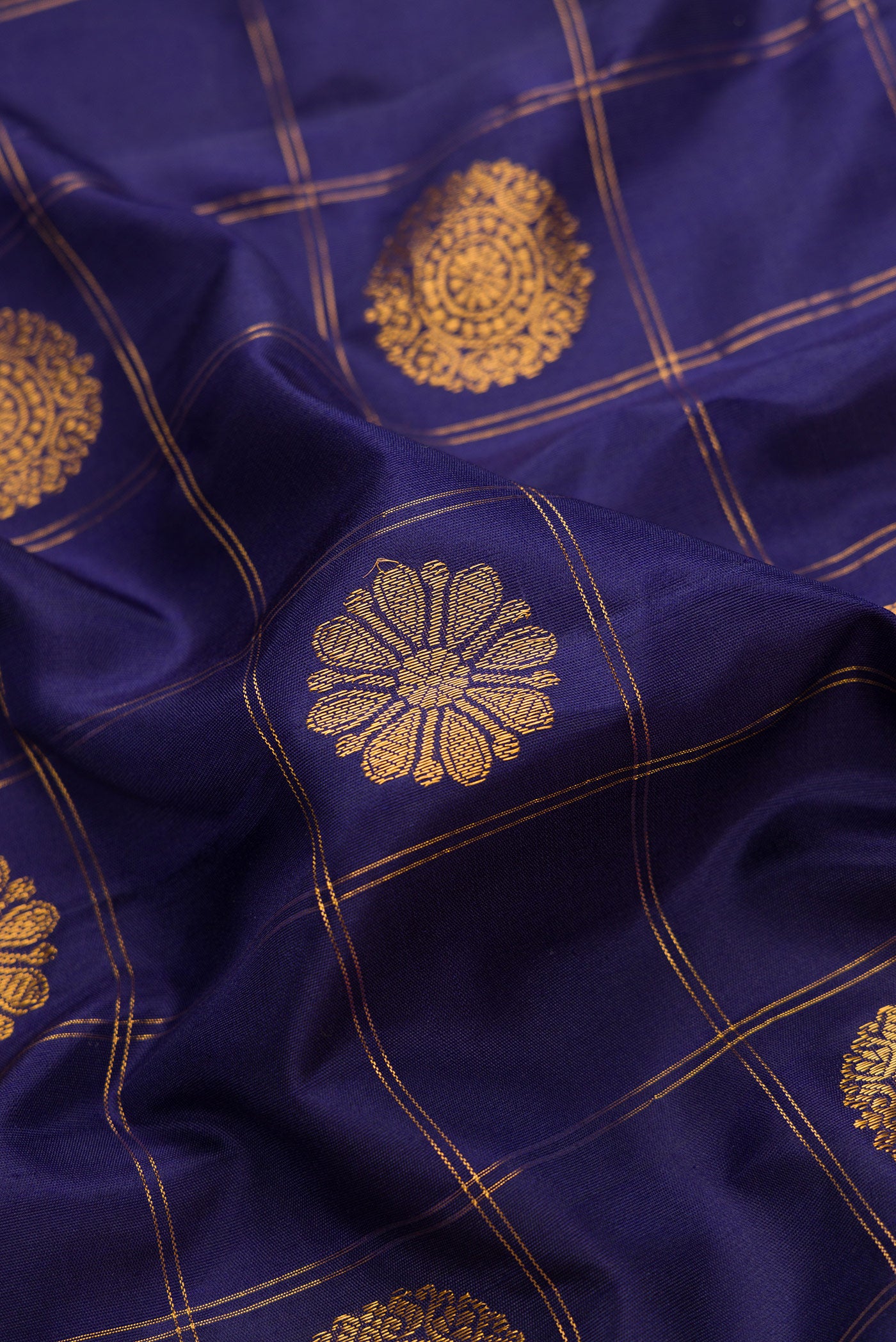 Close up of Navy Blue Dual Tone Gadwal Silk Saree with Checked design on the body and Zari Border.  displaying folds