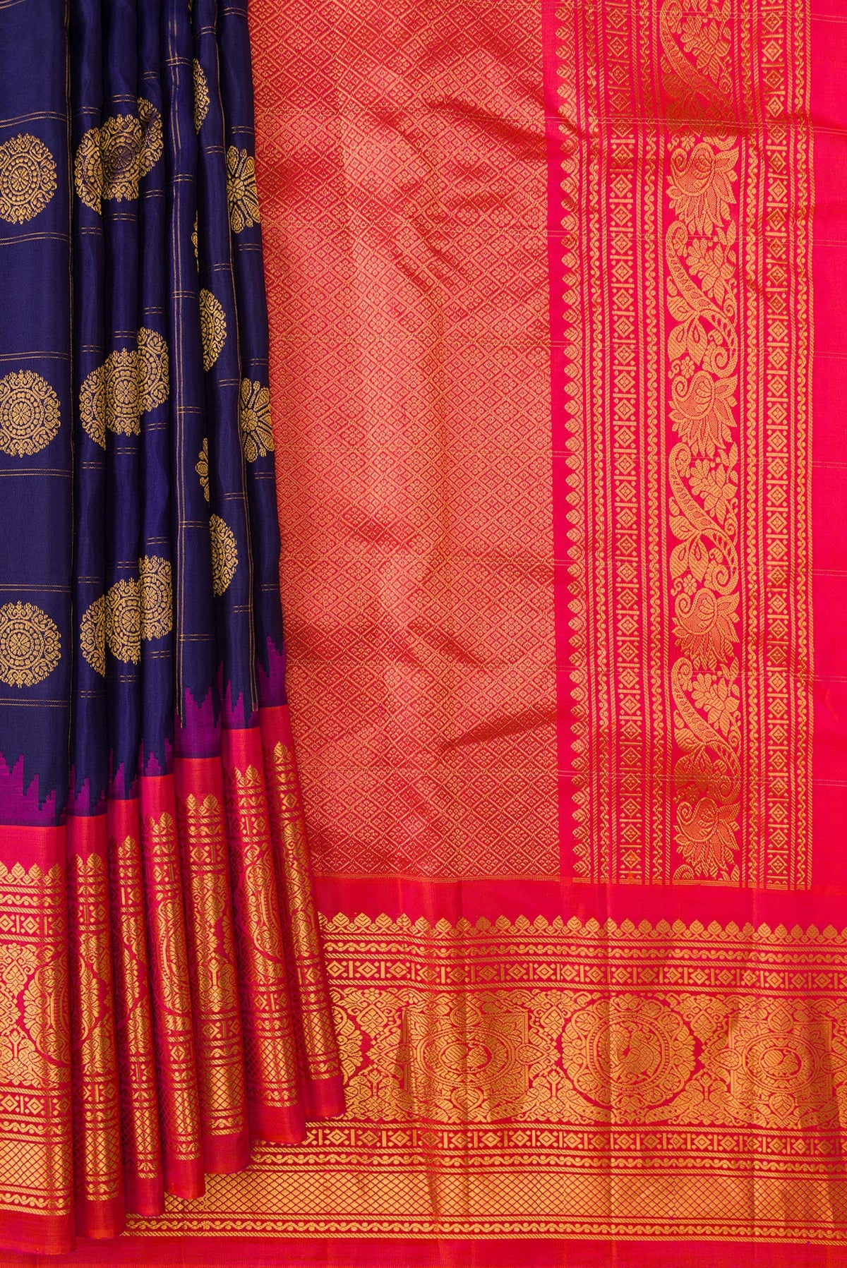 Pleats and pallu of Navy Blue Dual Tone Gadwal Silk Saree with Checked design on the body and Zari Border. 