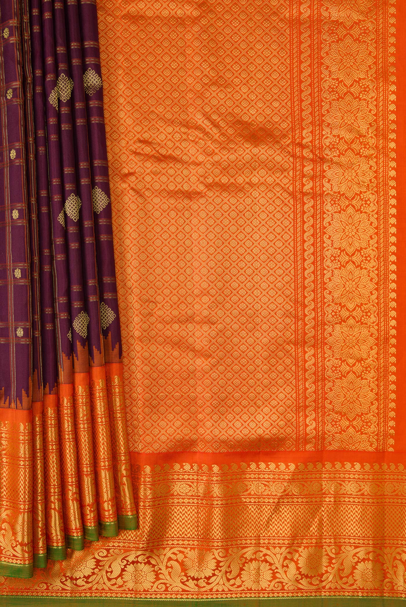 Pleats and pallu of Burgundy Dual Tone Gadwal Silk Saree with Checked design on the body and Zari Border. 
