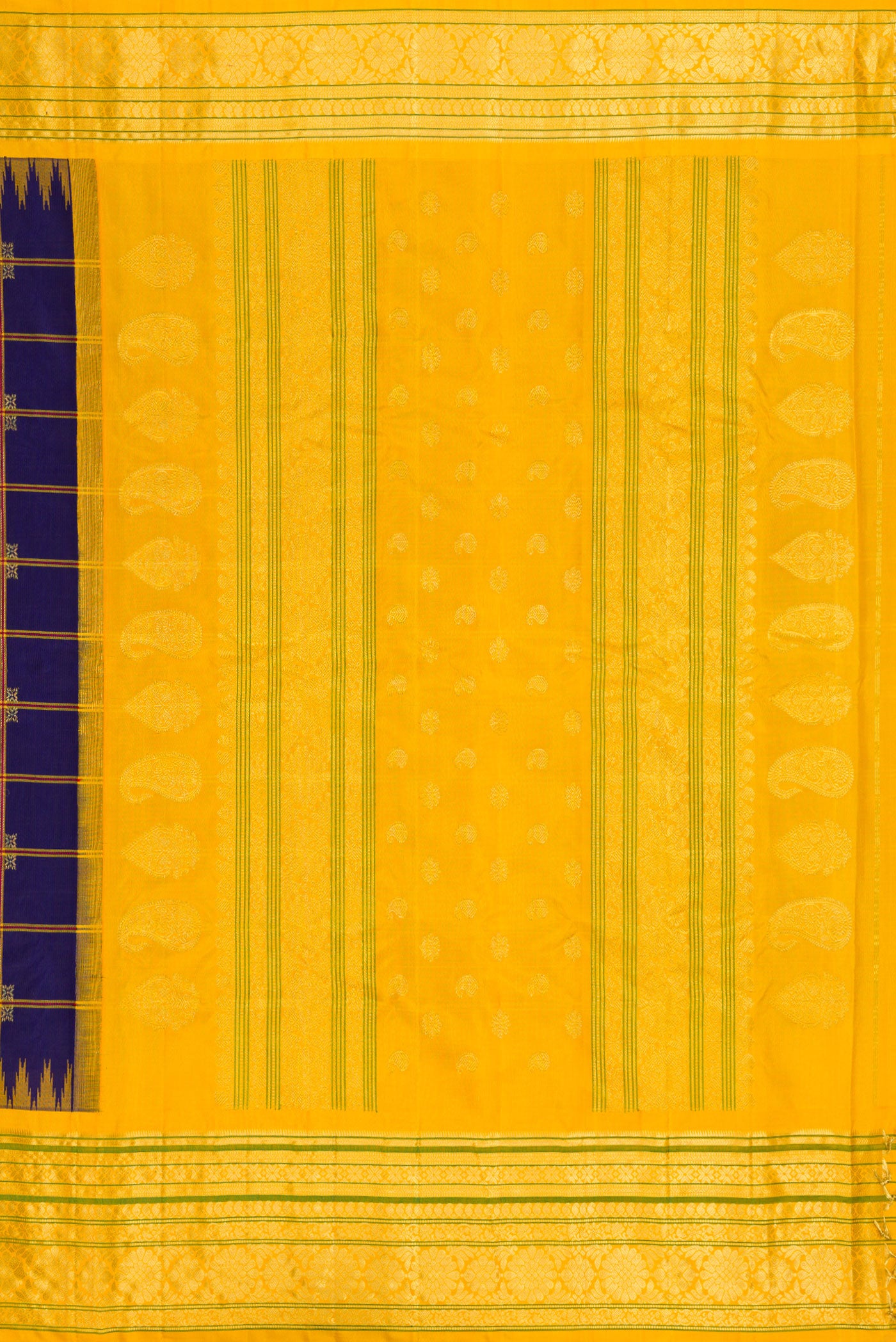 Close up image of the pallu of Navy Blue Dual Tone Gadwal Silk Saree with Checked design on the body and Temple Border. 