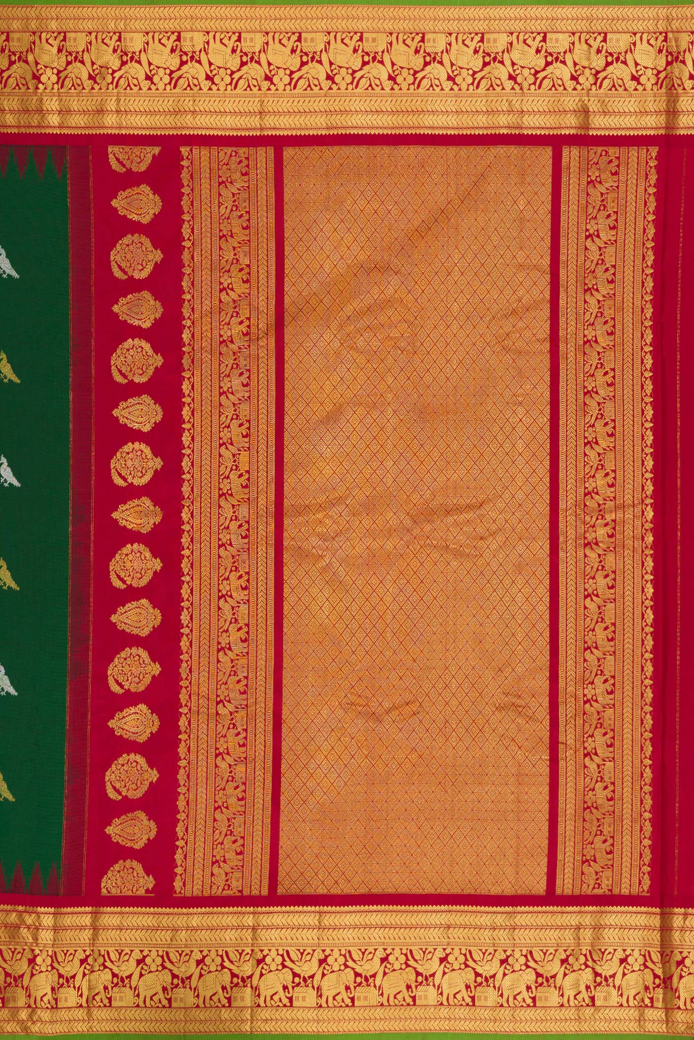 Close up image of the pallu of Bottle Green Dual Tone Gadwal Silk Saree with Zari Butta on the body and Zari Border. 