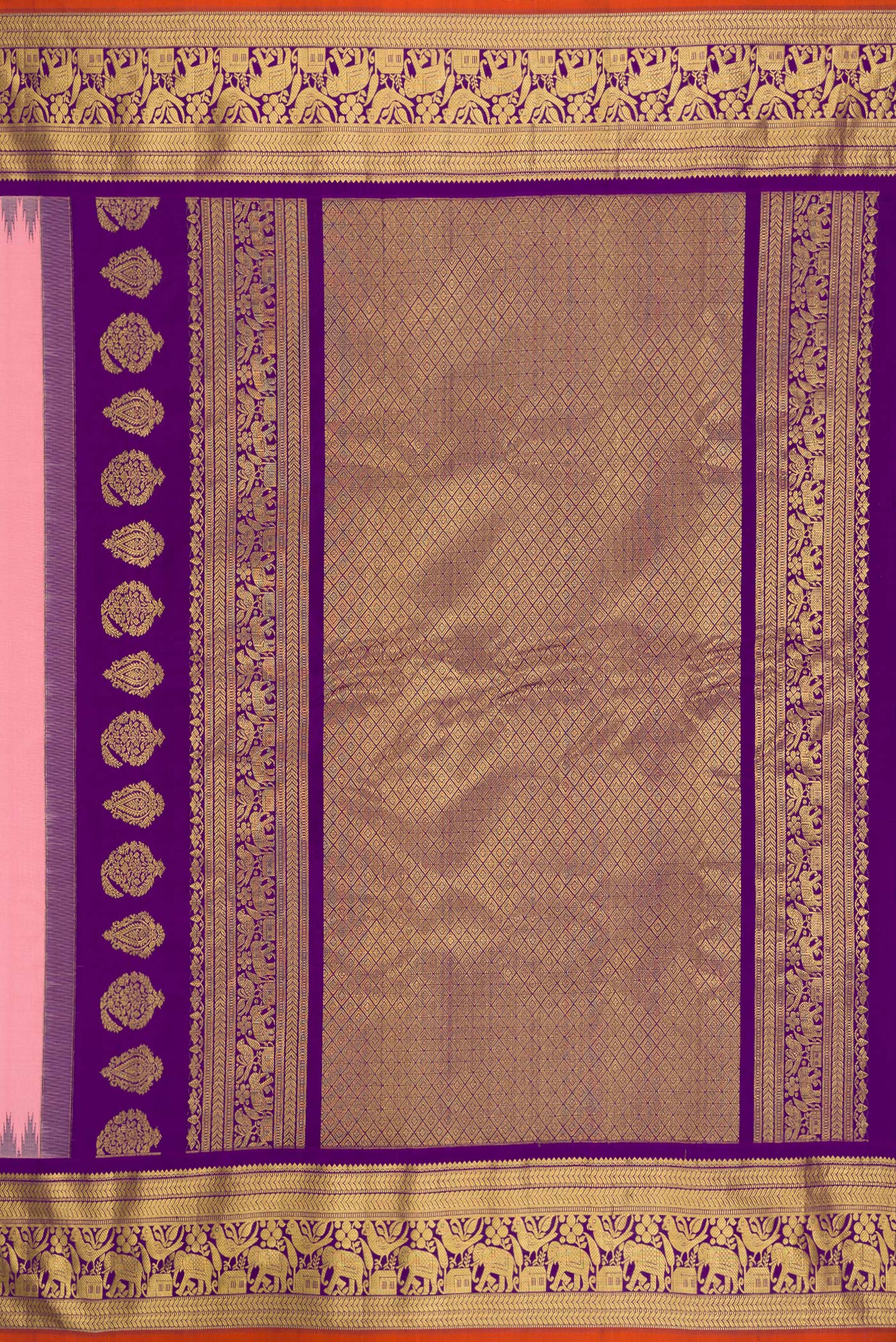 Close up image of the pallu of Pink Dual Tone Gadwal Silk Saree with Zari Butta on the body and Zari Border. 