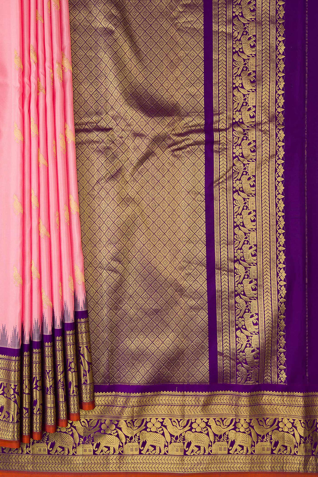 Pleats and pallu of Pink Dual Tone Gadwal Silk Saree with Zari Butta on the body and Zari Border. 