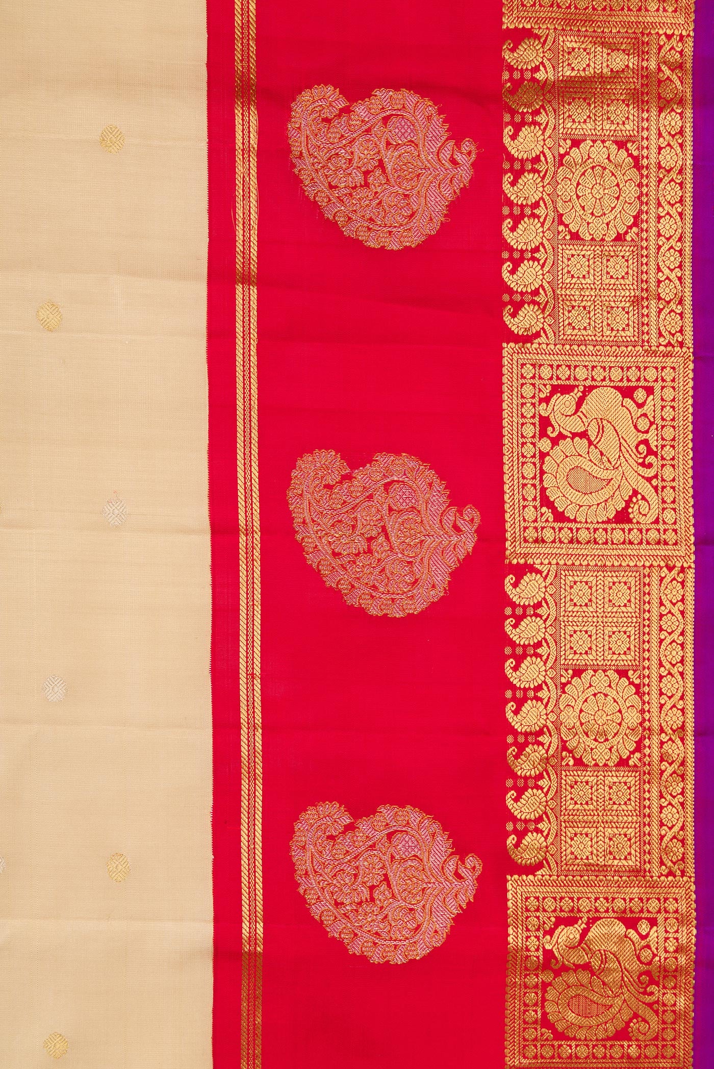Border image of Beige Dual Tone Gadwal Silk Saree with Zari Butta on the body and Zari Border. 