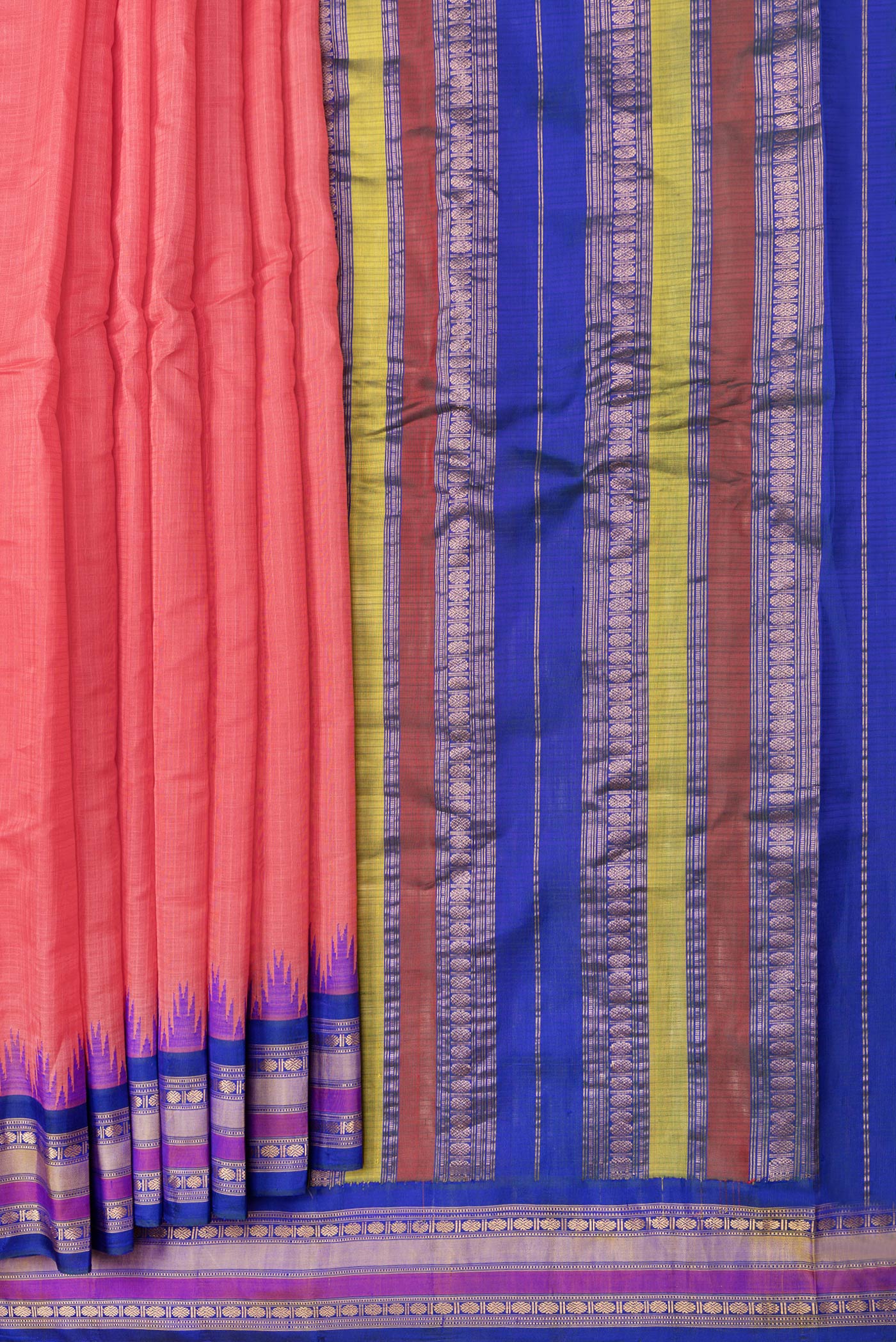 Pleats and pallu of Pink Dual Tone Gadwal Silk Saree with Checked design on the body and Zari Border. 