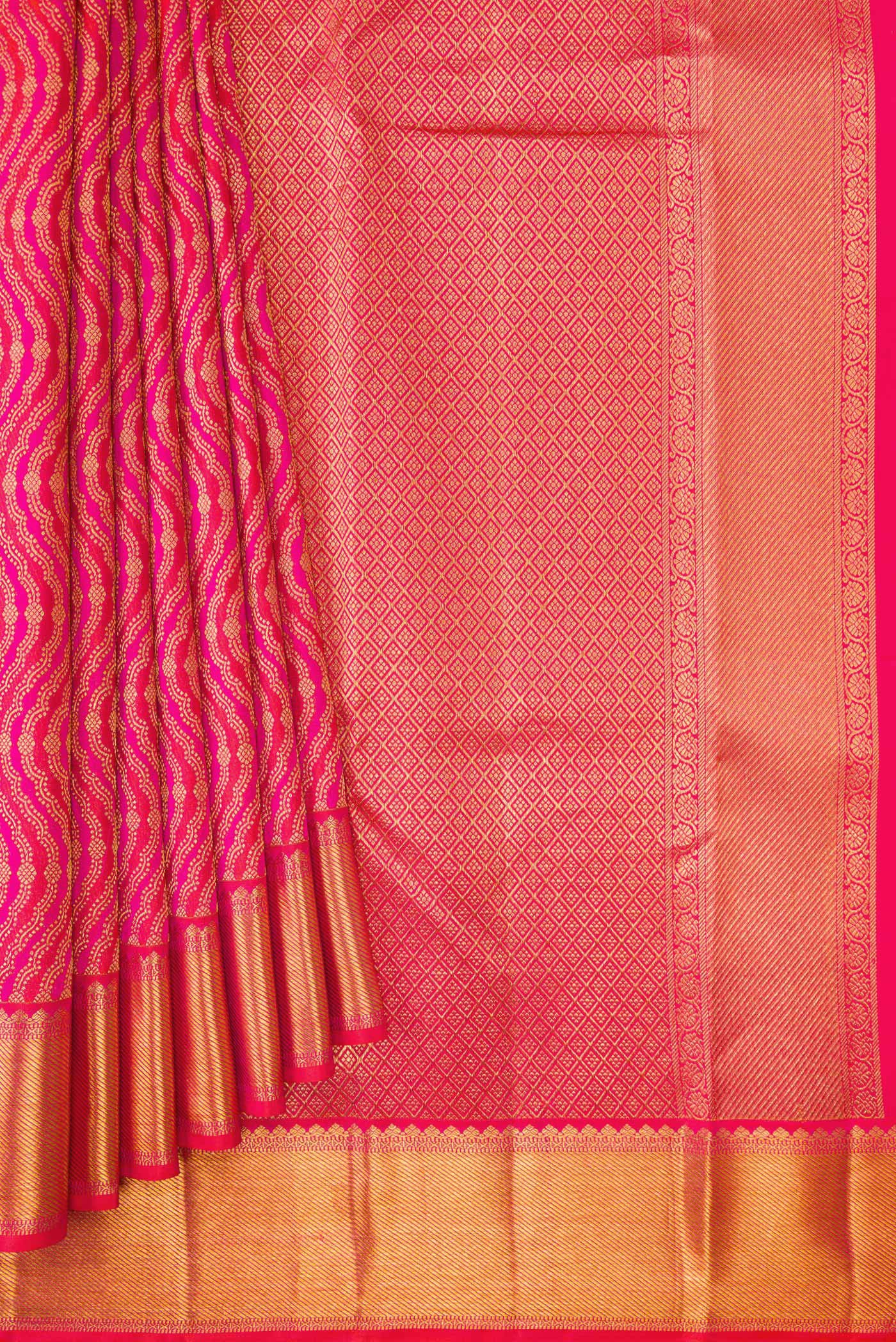 Pleats and pallu of Pink Dual Tone Kanjivaram Silk Saree with Zari Brocade on the body and Zari Border. 