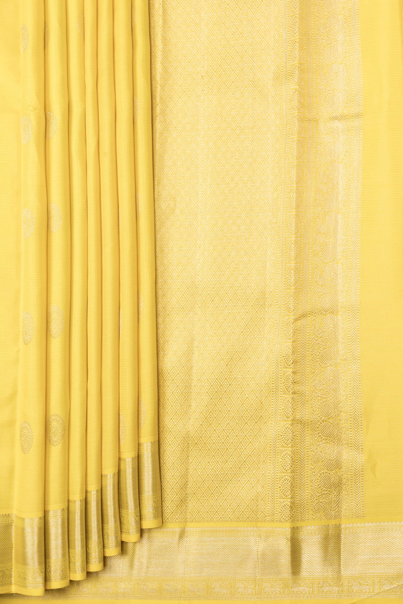 Pleats and pallu of Yellow Dual Tone Kanchipuram Silk Saree with Zari Butta on the body and Zari Border. 