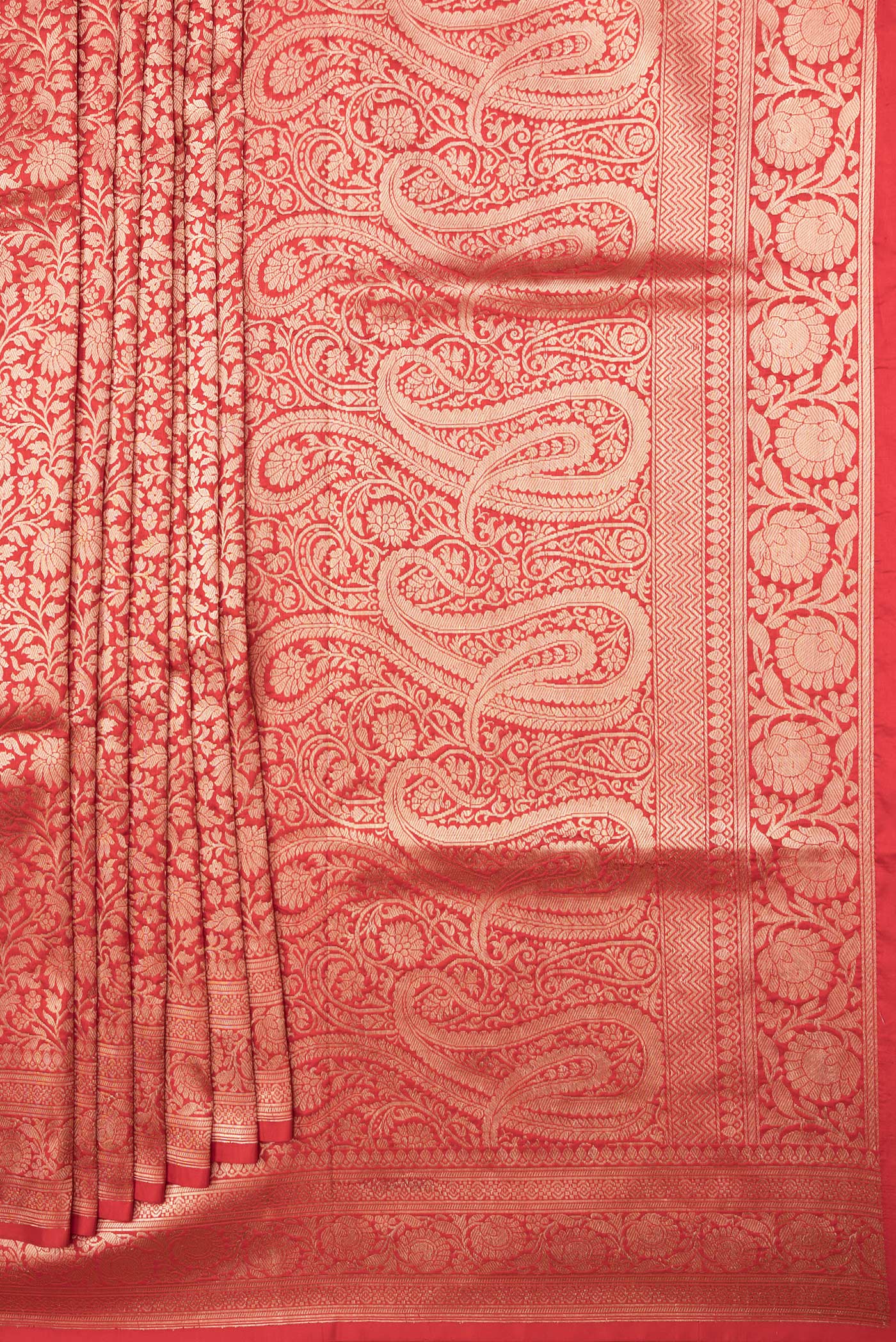 Pleats and pallu of Red Dual Tone Banarasi Silk Saree with Zari Brocade on the body and Zari Border. 