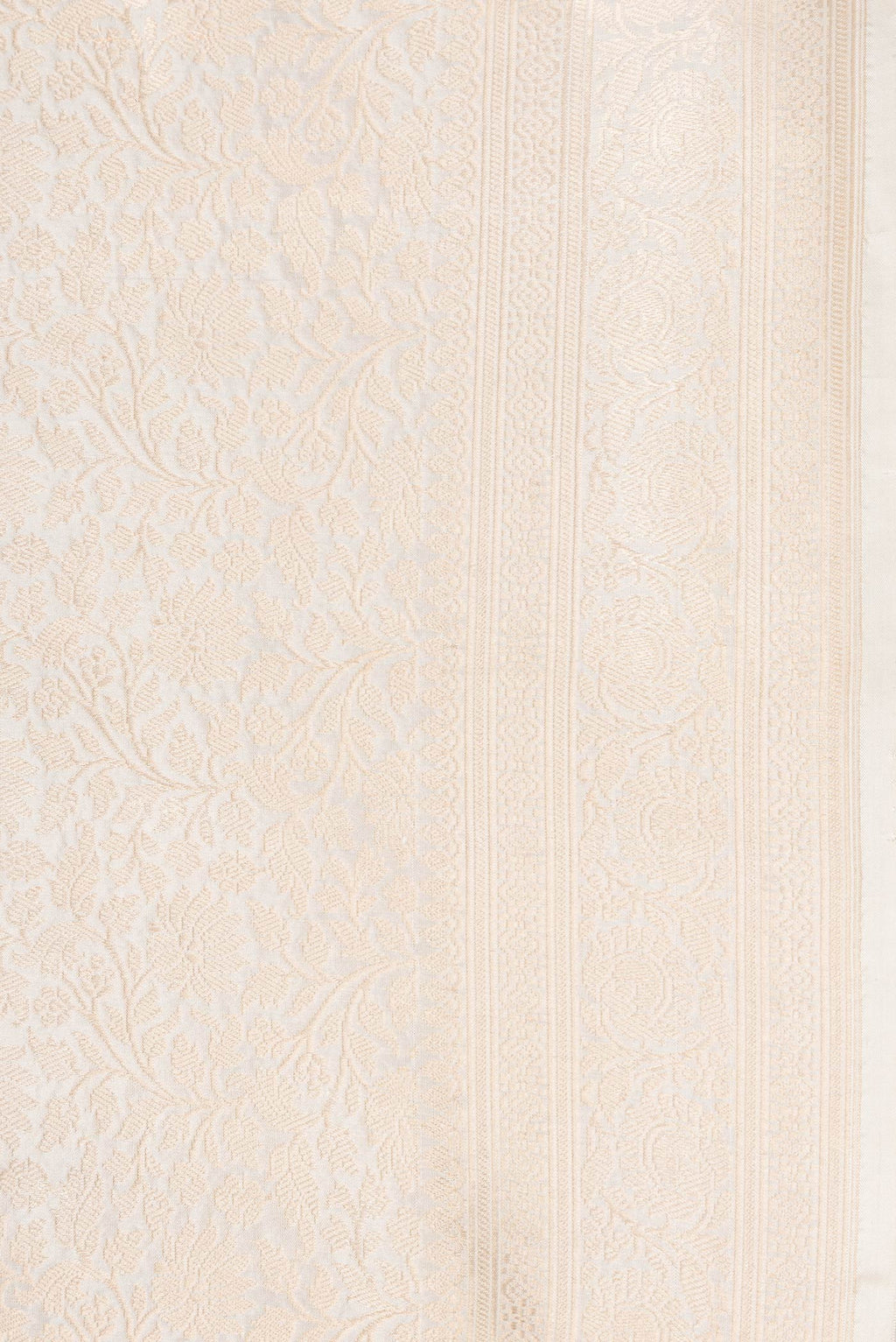 Border image of Beige Dual Tone Banarasi Silk Saree with Zari Brocade on the body and Zari Border. 