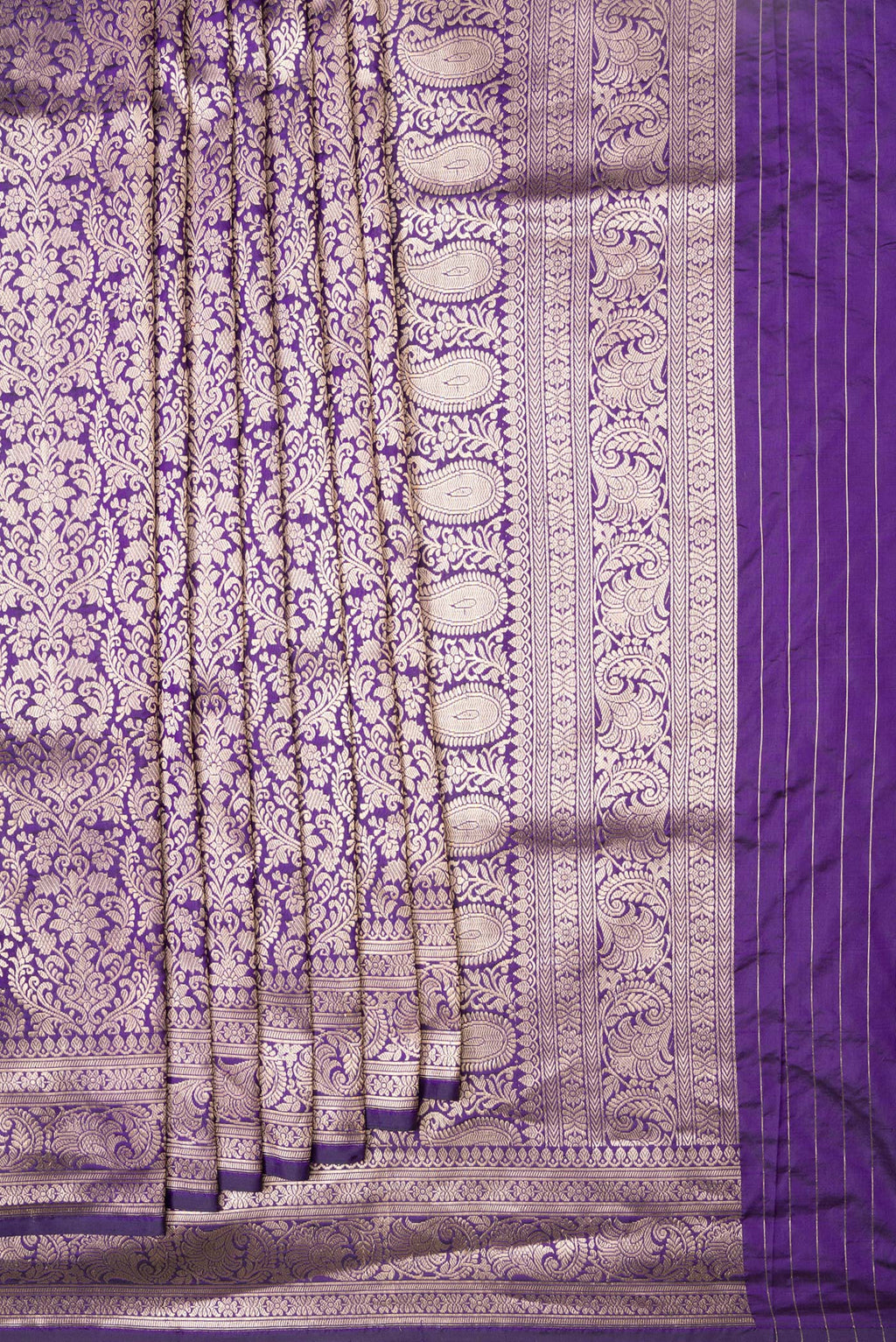 Pleats and pallu of Violet Dual Tone Banarasi Silk Saree with Zari Brocade on the body and Zari Border. 