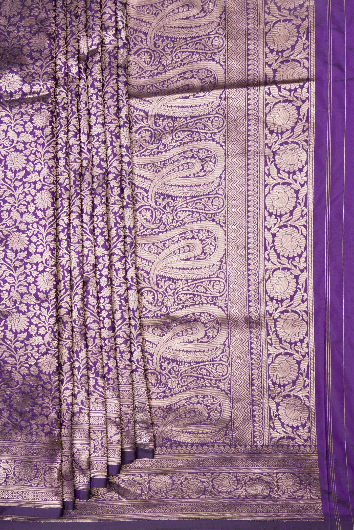 Pleats and pallu of Violet Dual Tone Banarasi Silk Saree with Zari Brocade on the body and Zari Border. 