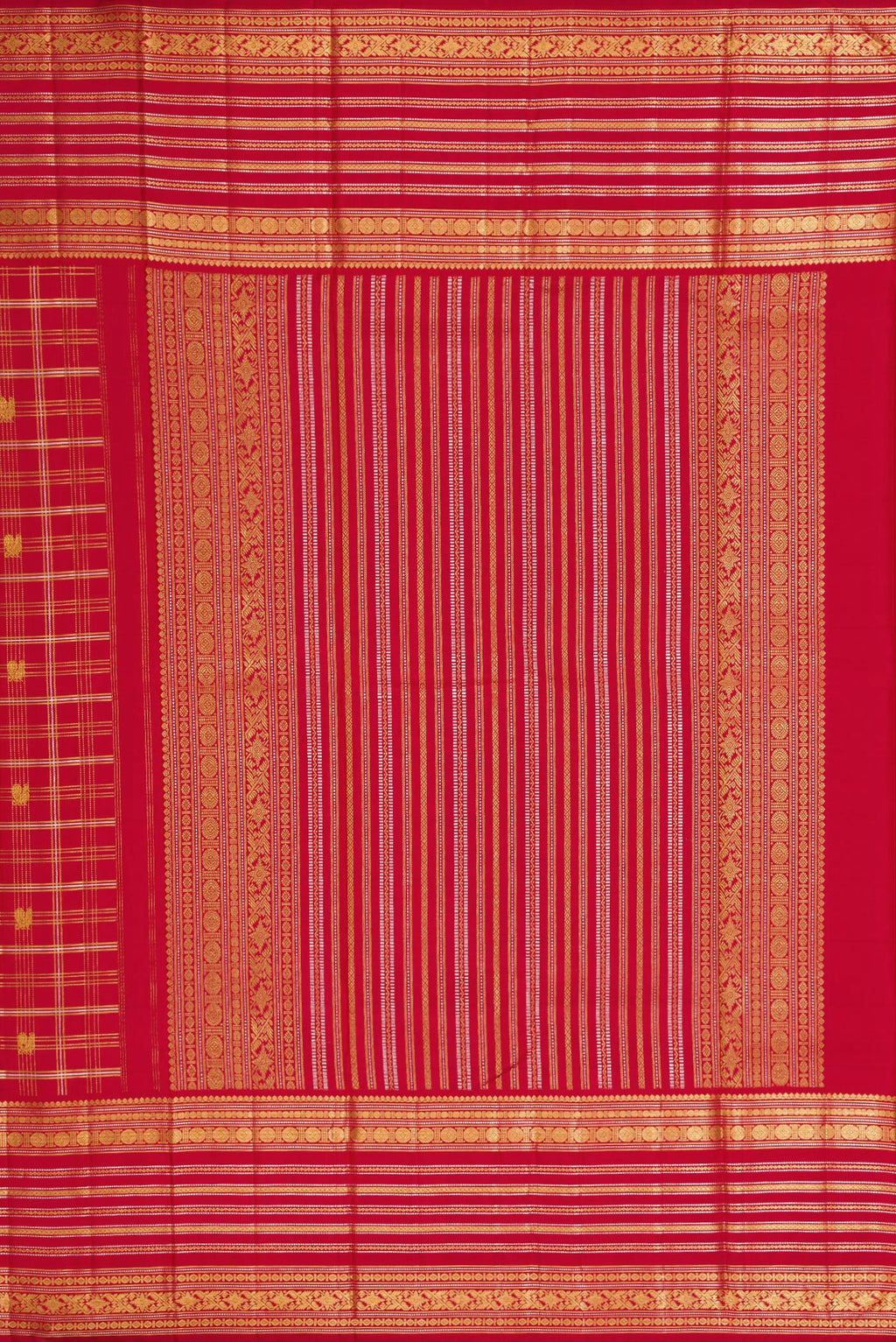 Close up image of the pallu of Red Dual Tone Kanjivaram Silk Saree with Checked design on the body and Zari Border. 